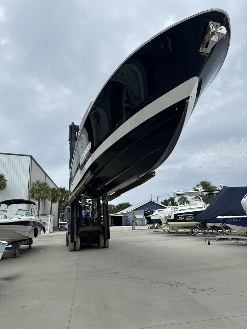 2023 Wellcraft 352 Fisherman Center Console