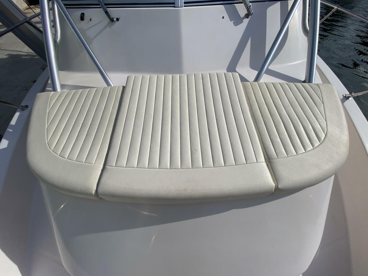 2005 Grady-White Marlin 300