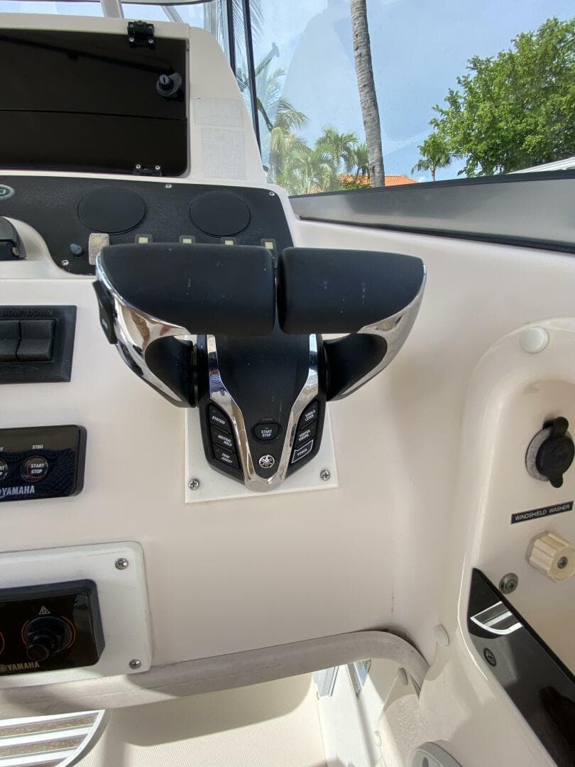 2005 Grady-White Marlin 300