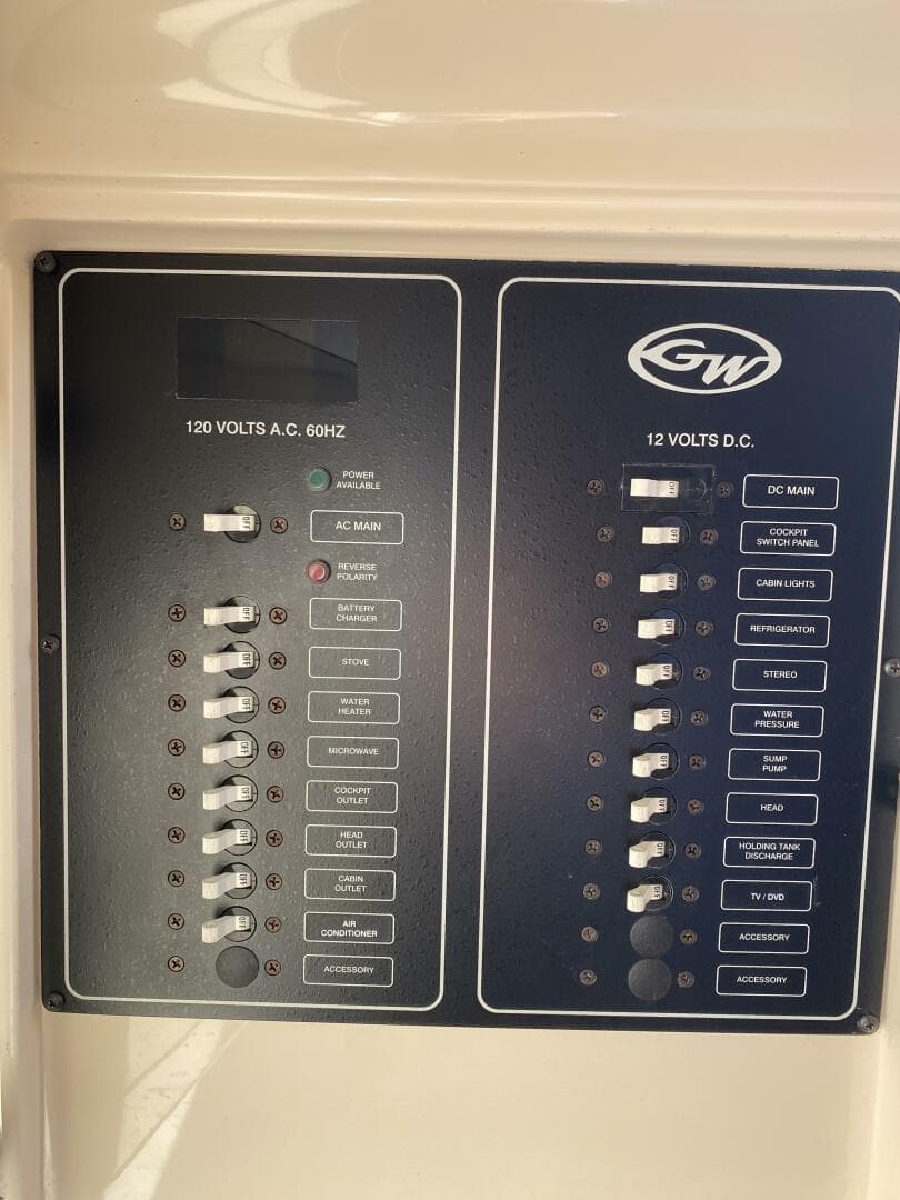 2005 Grady-White Marlin 300