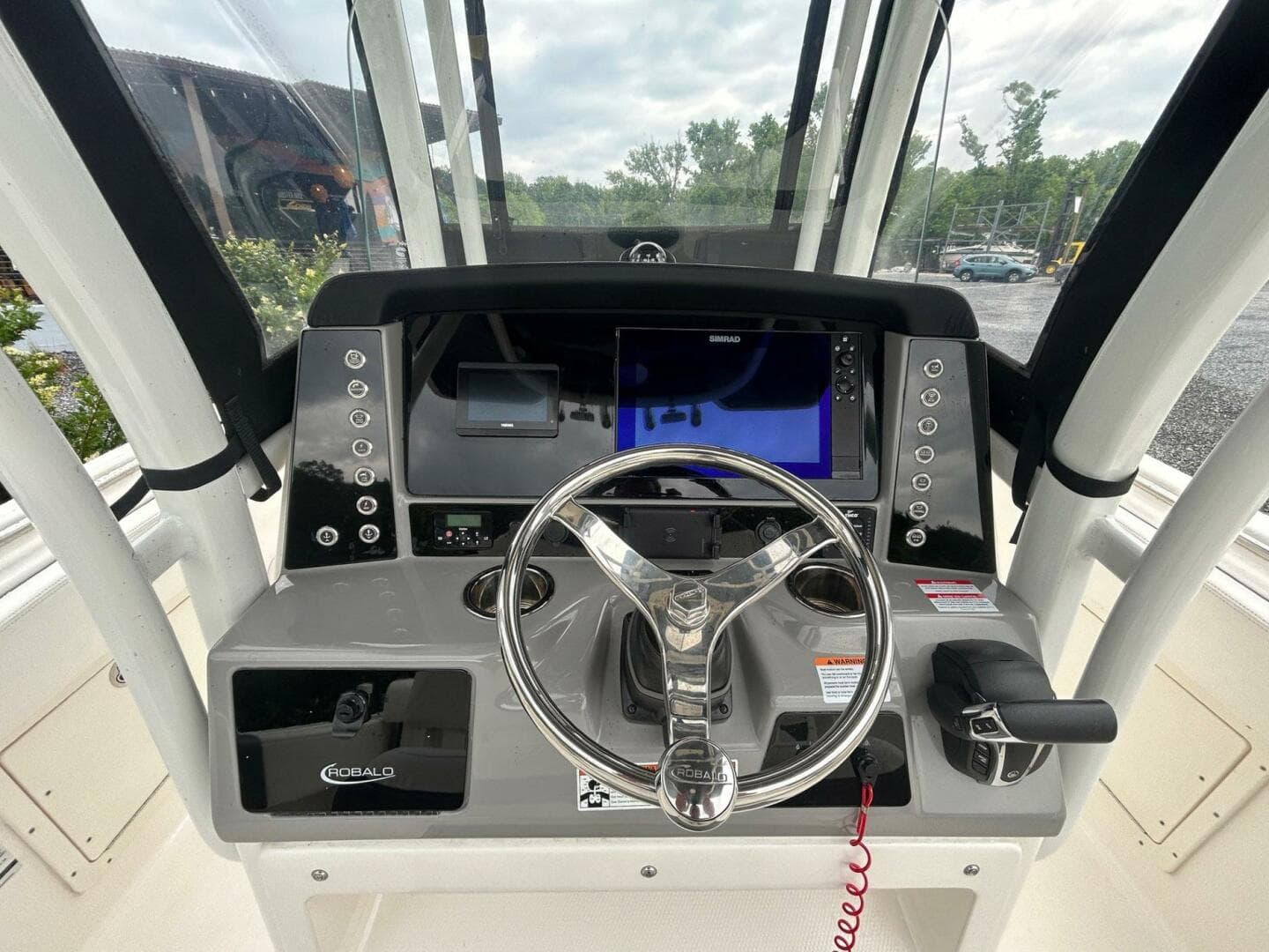 2022 Robalo R242 Center Console