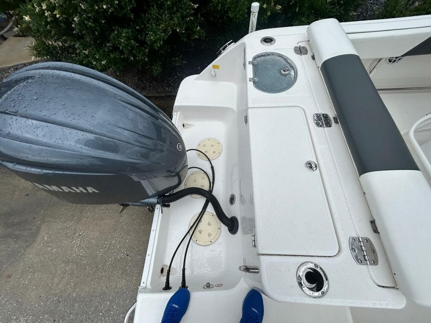 2022 Robalo R242 Center Console