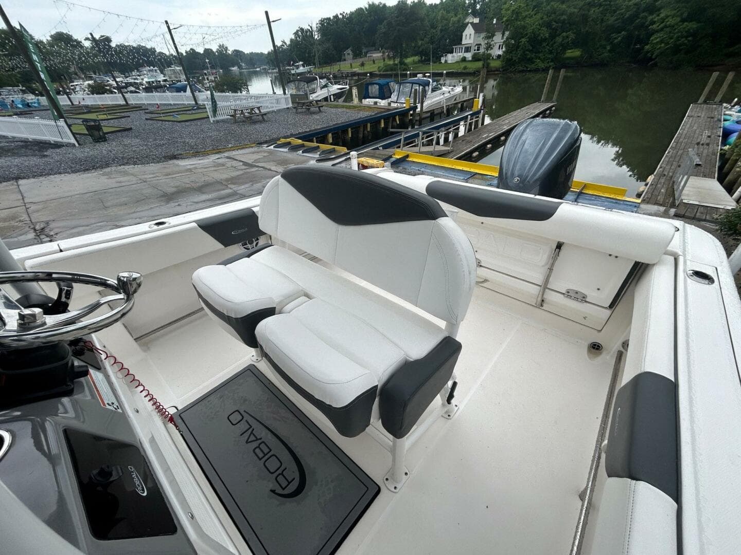 2022 Robalo R242 Center Console