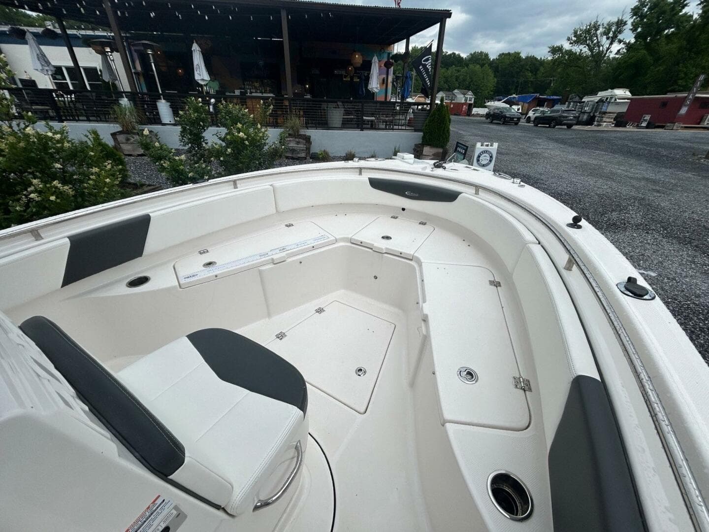 2022 Robalo R242 Center Console