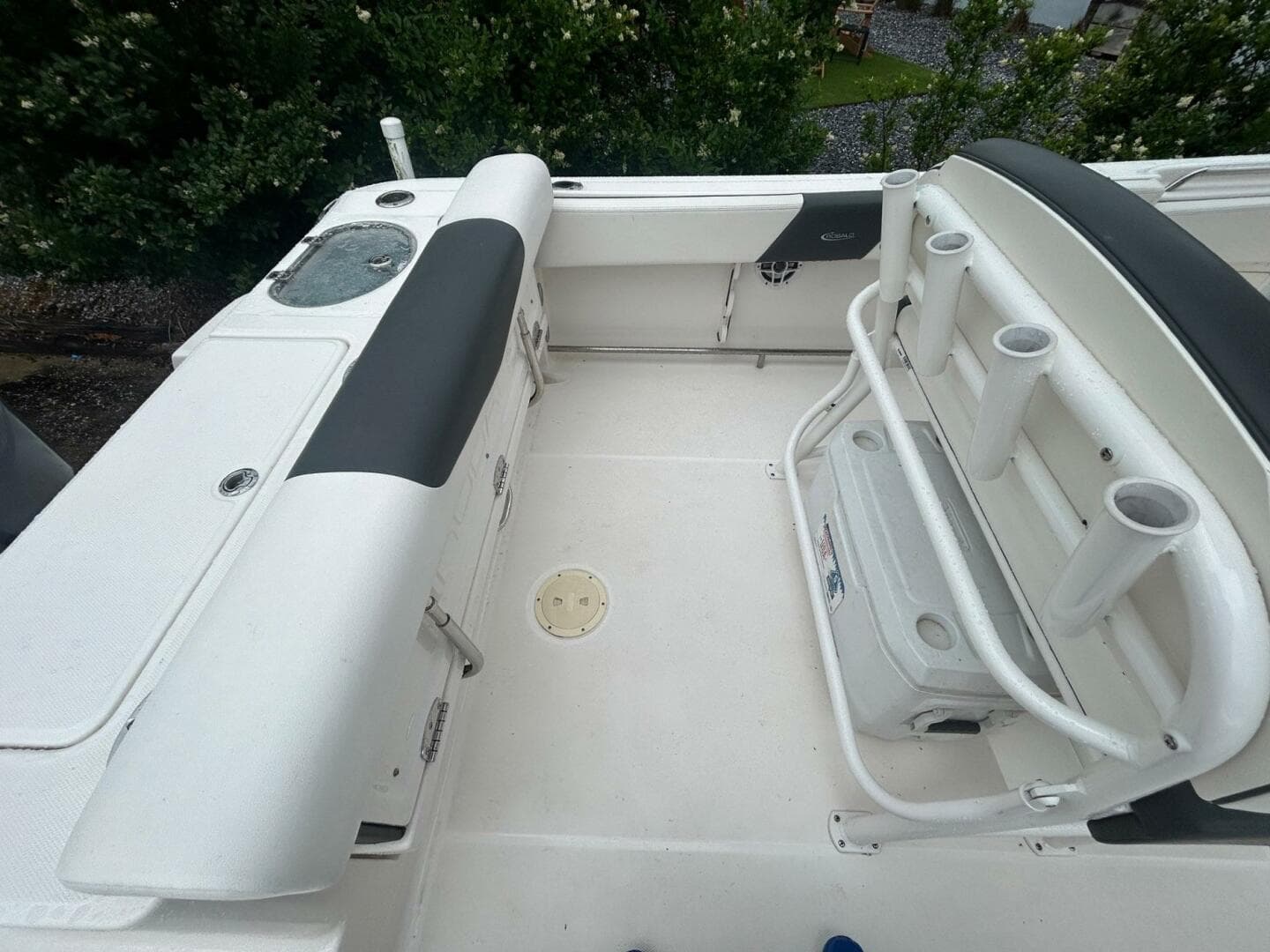 2022 Robalo R242 Center Console