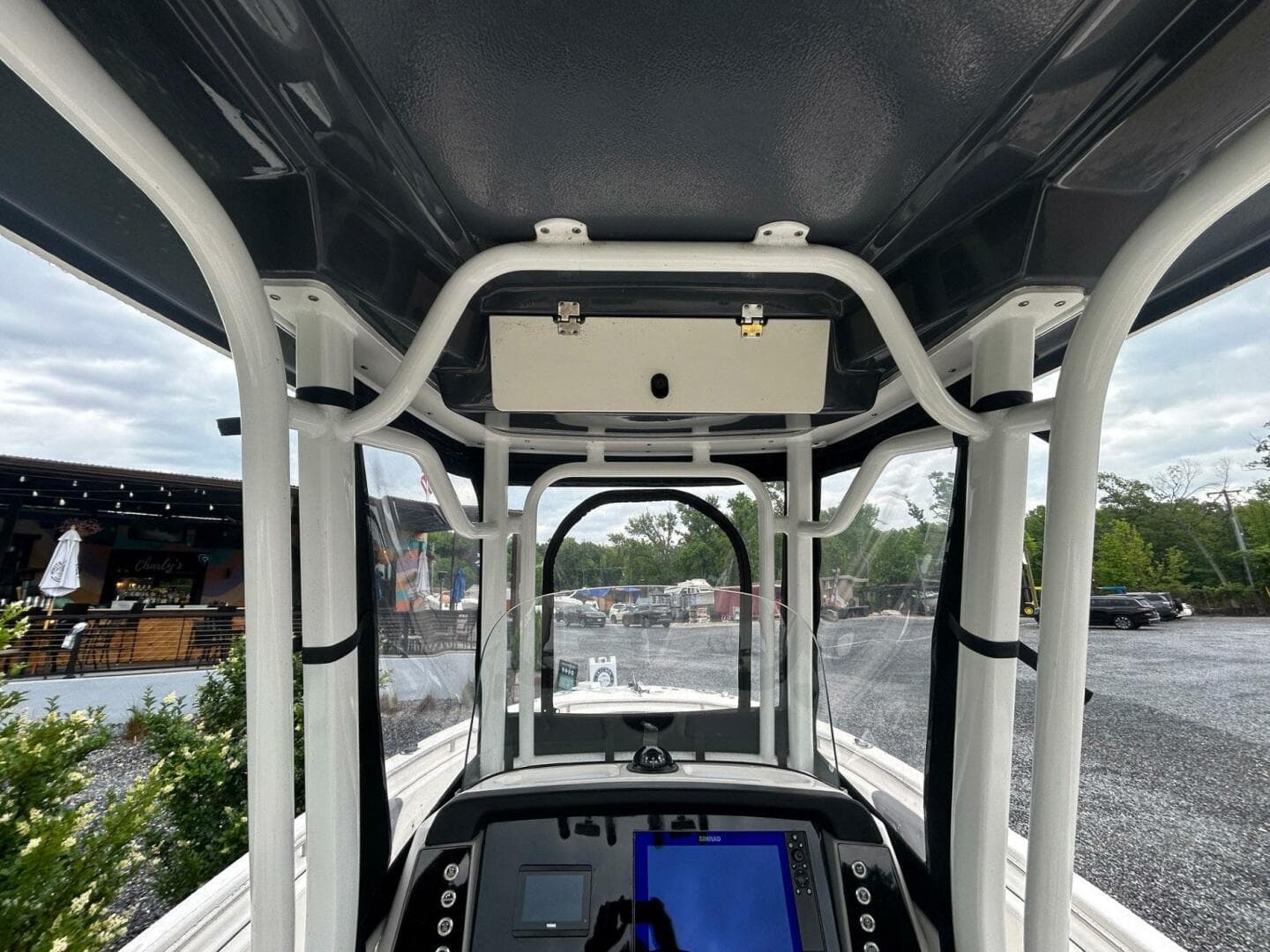 2022 Robalo R242 Center Console