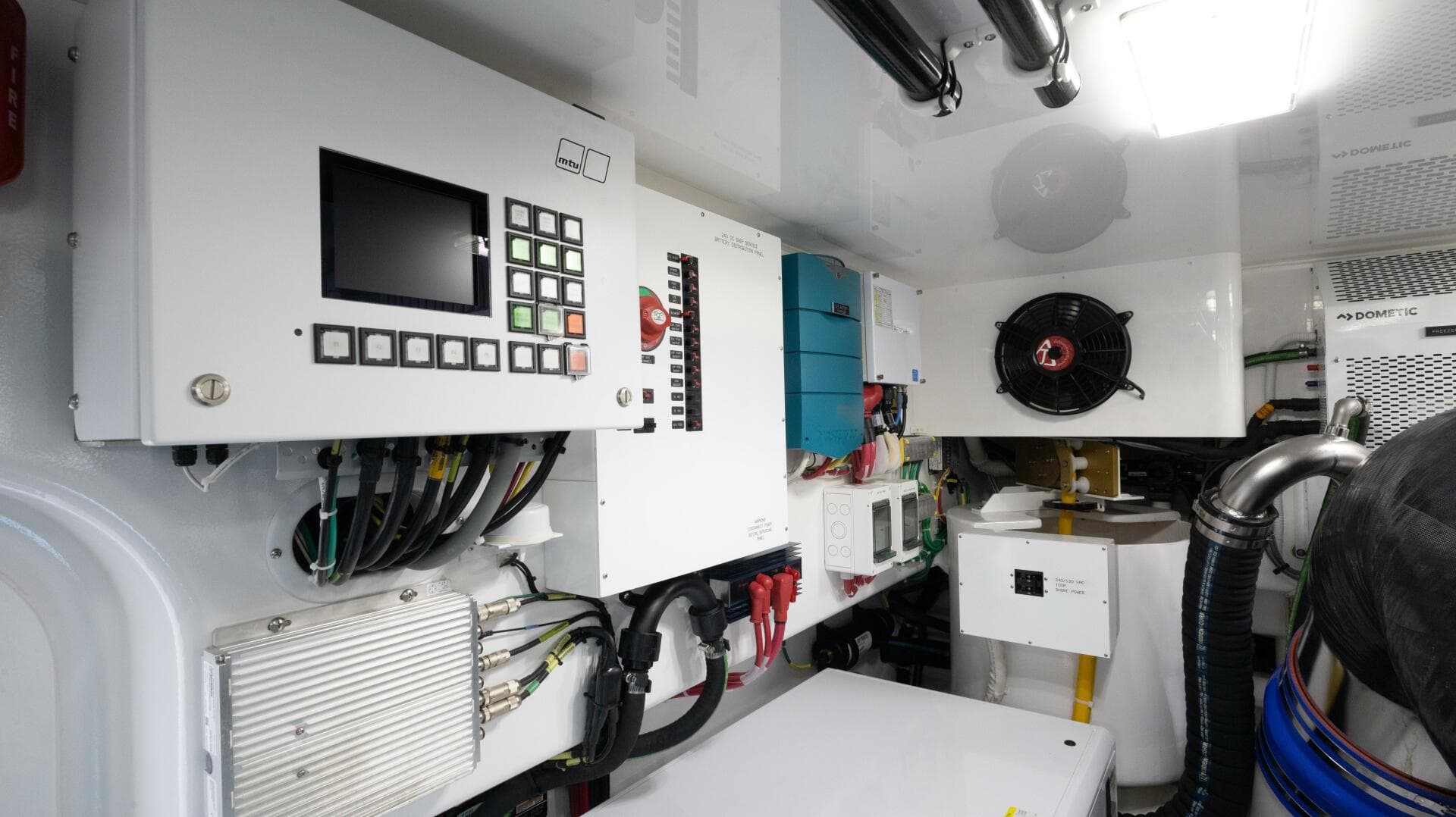 2025 82 Viking Convertible Boujie Engine Room (13)