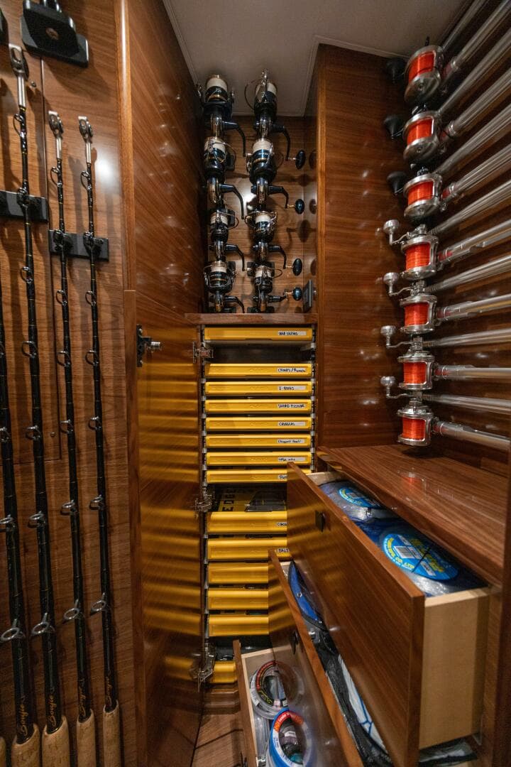 2025 82 Viking Convertible Boujie Tackle Room (4)