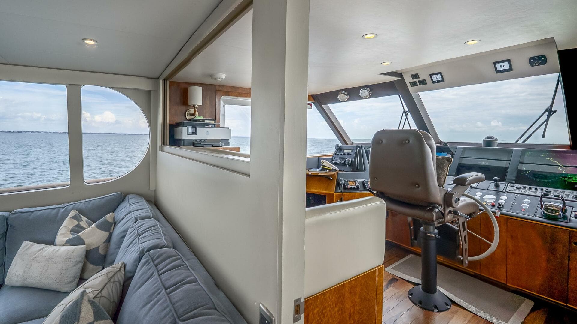 Electronic wall divider