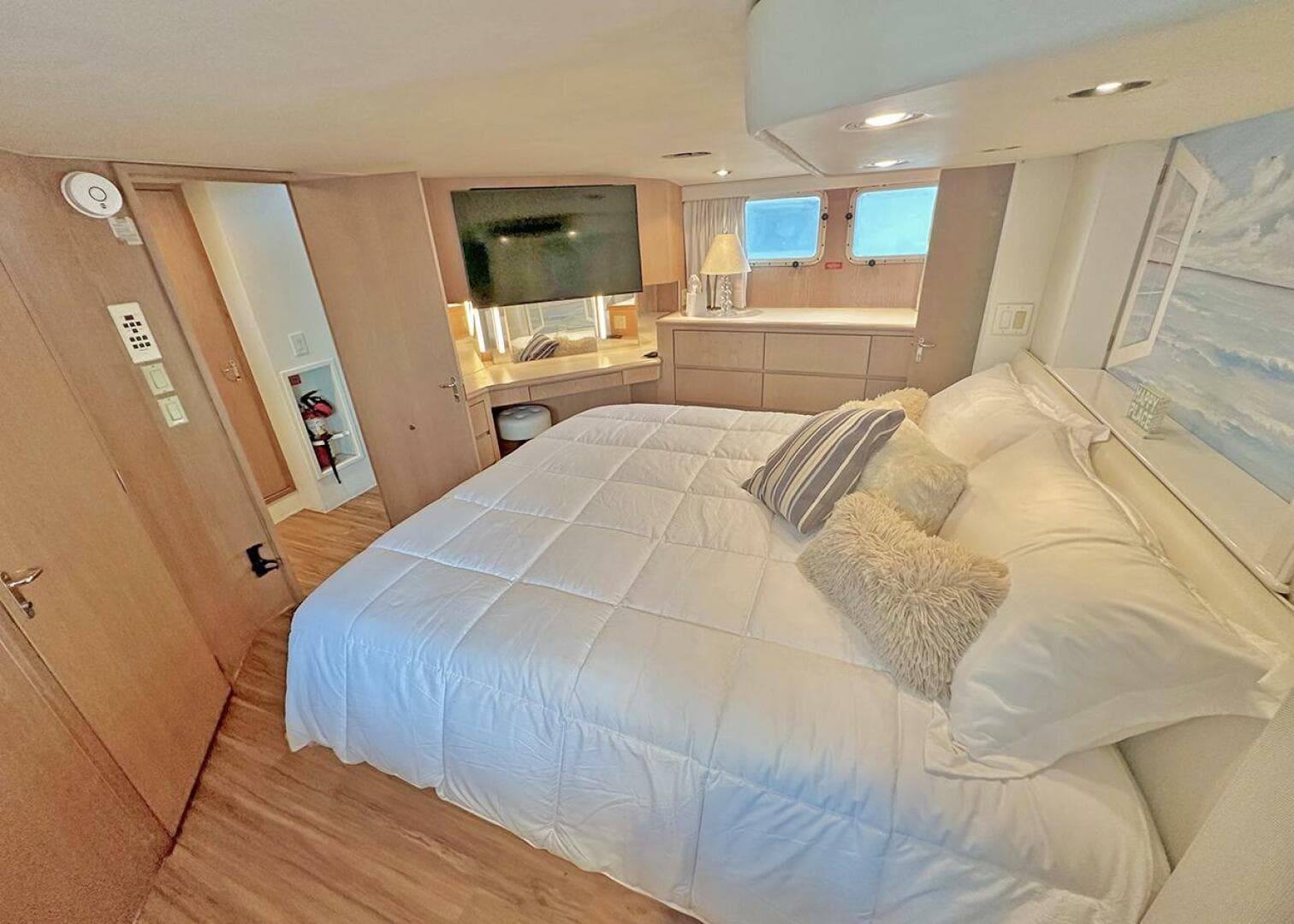 1994 Hatteras Cockpit Motoryacht