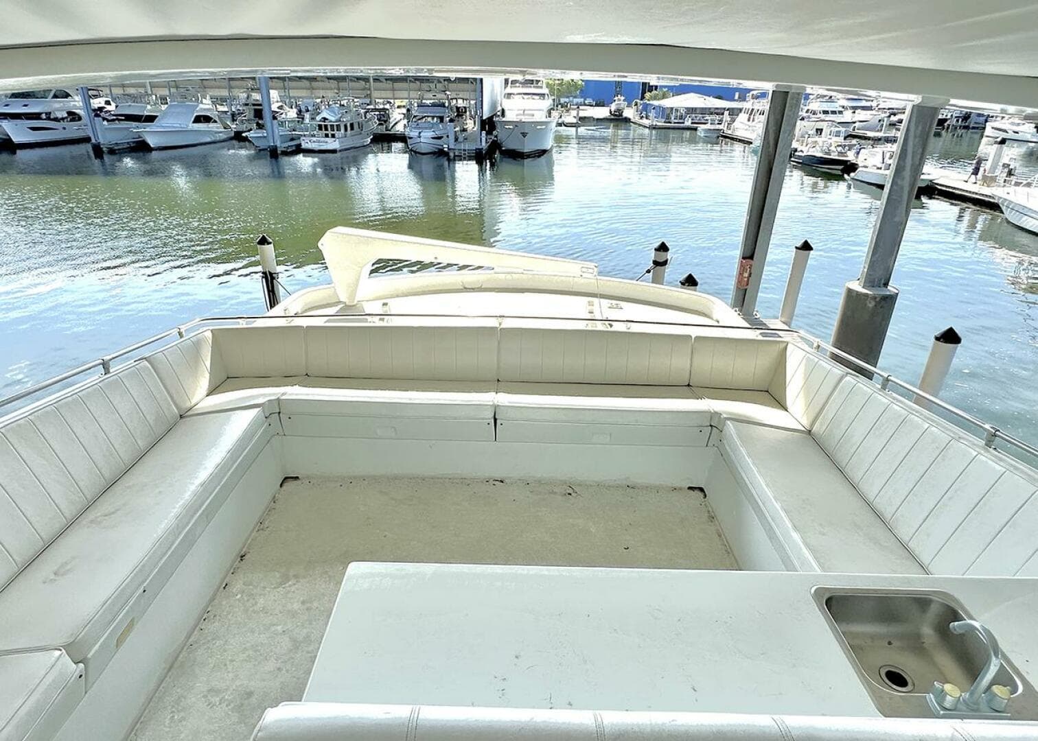 1994 Hatteras Cockpit Motoryacht