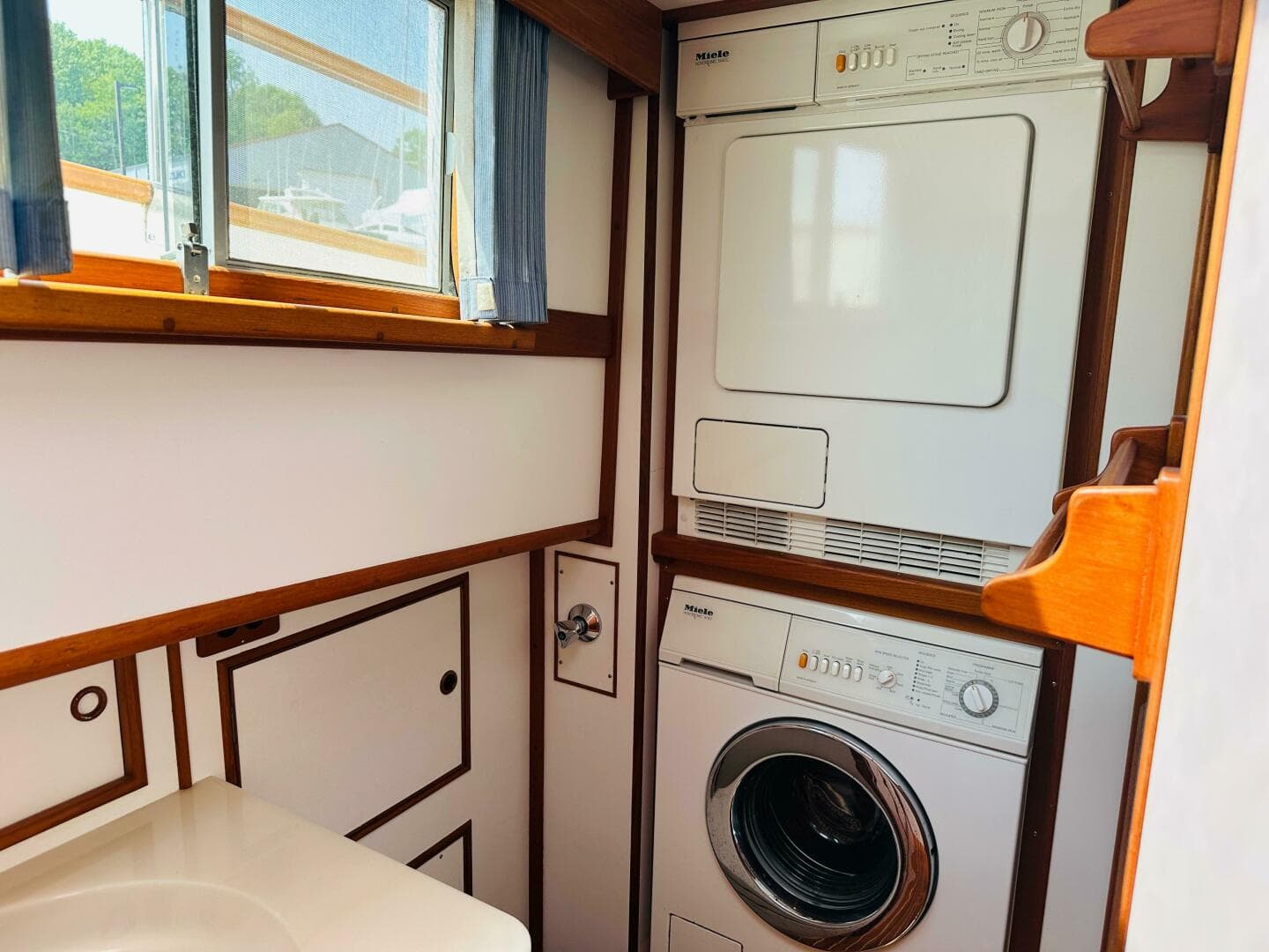 1998 Grand Banks 49 Classic