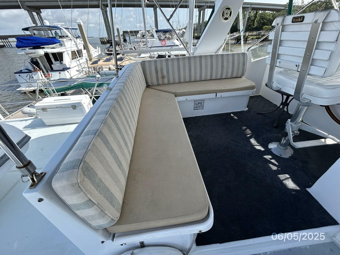 49' DeFever flybridge port