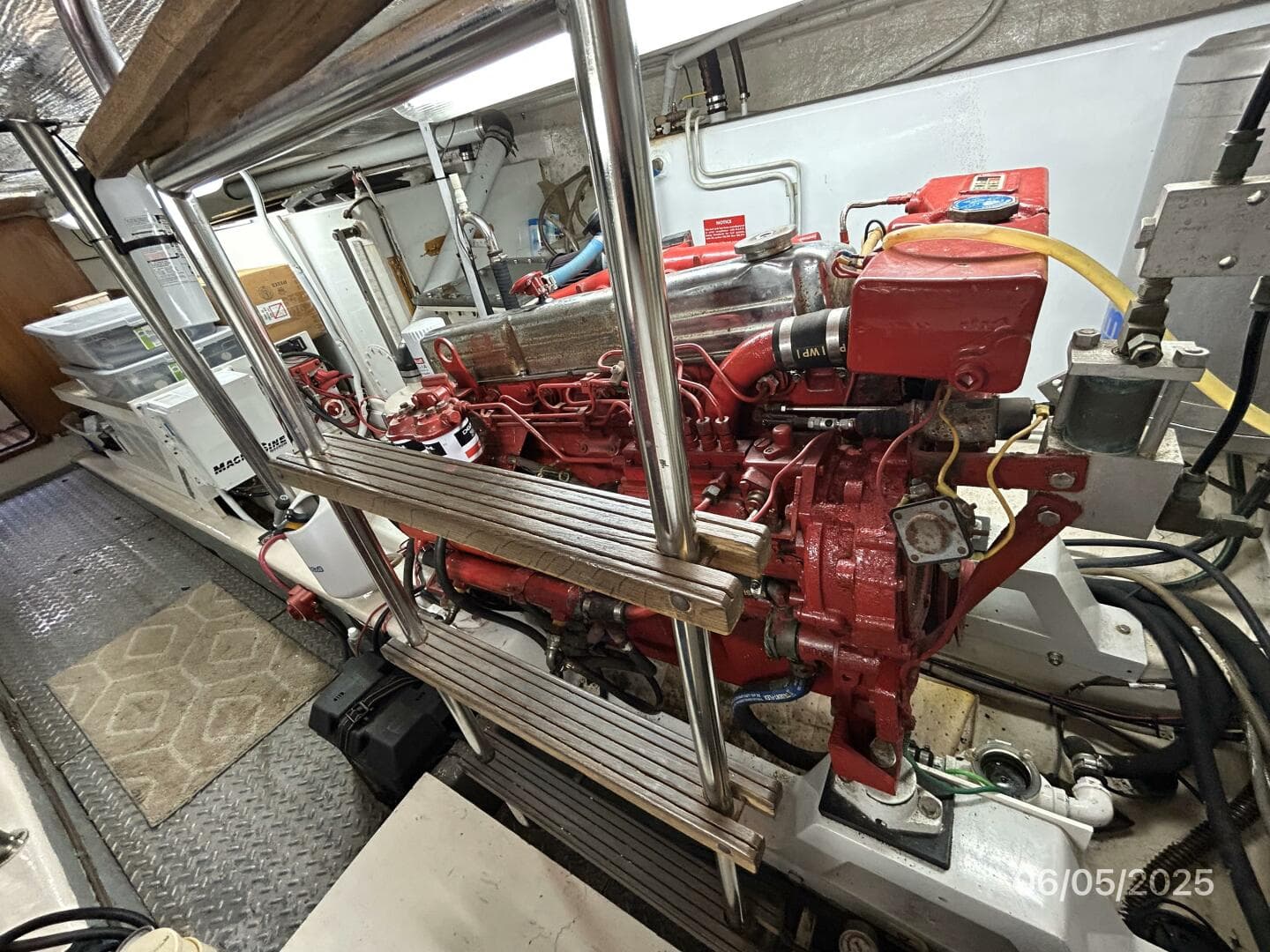 49' DeFever port main engine1