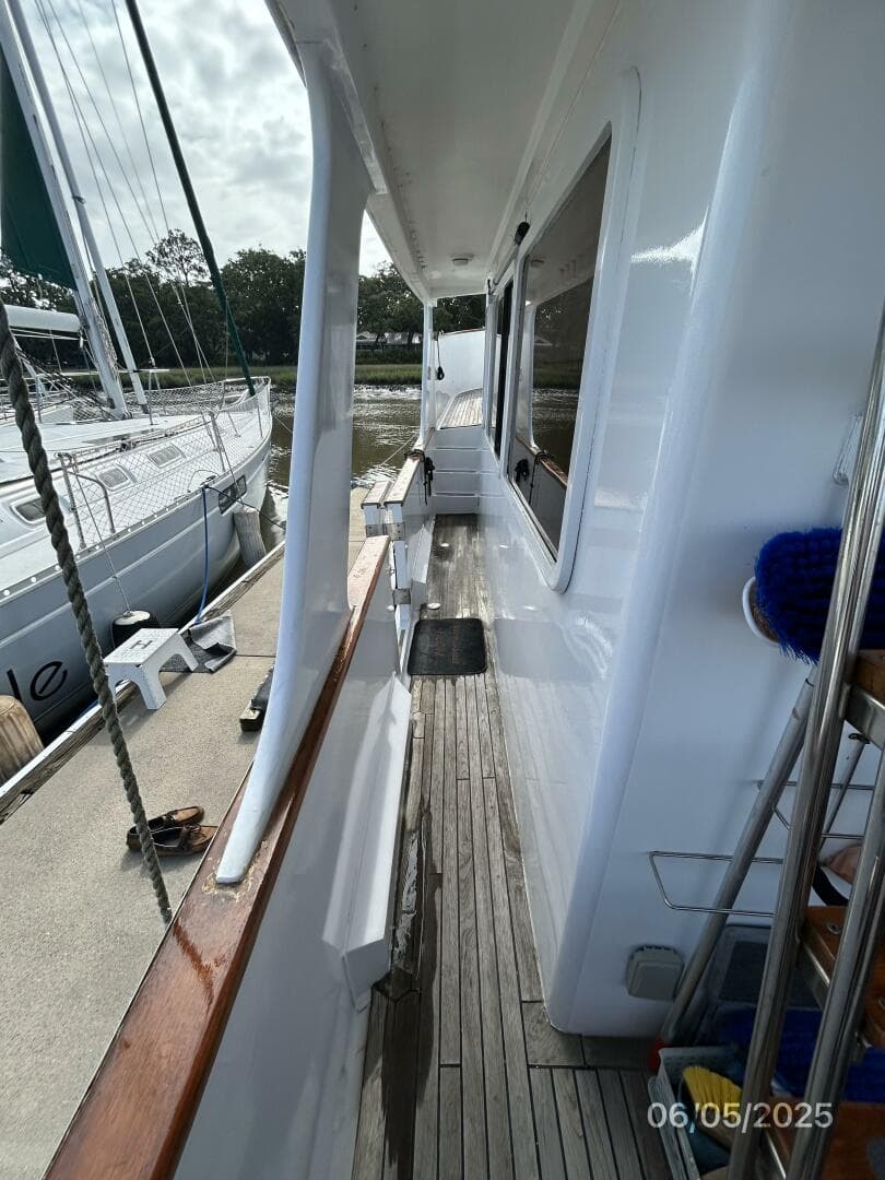 49' DeFever port side deck2