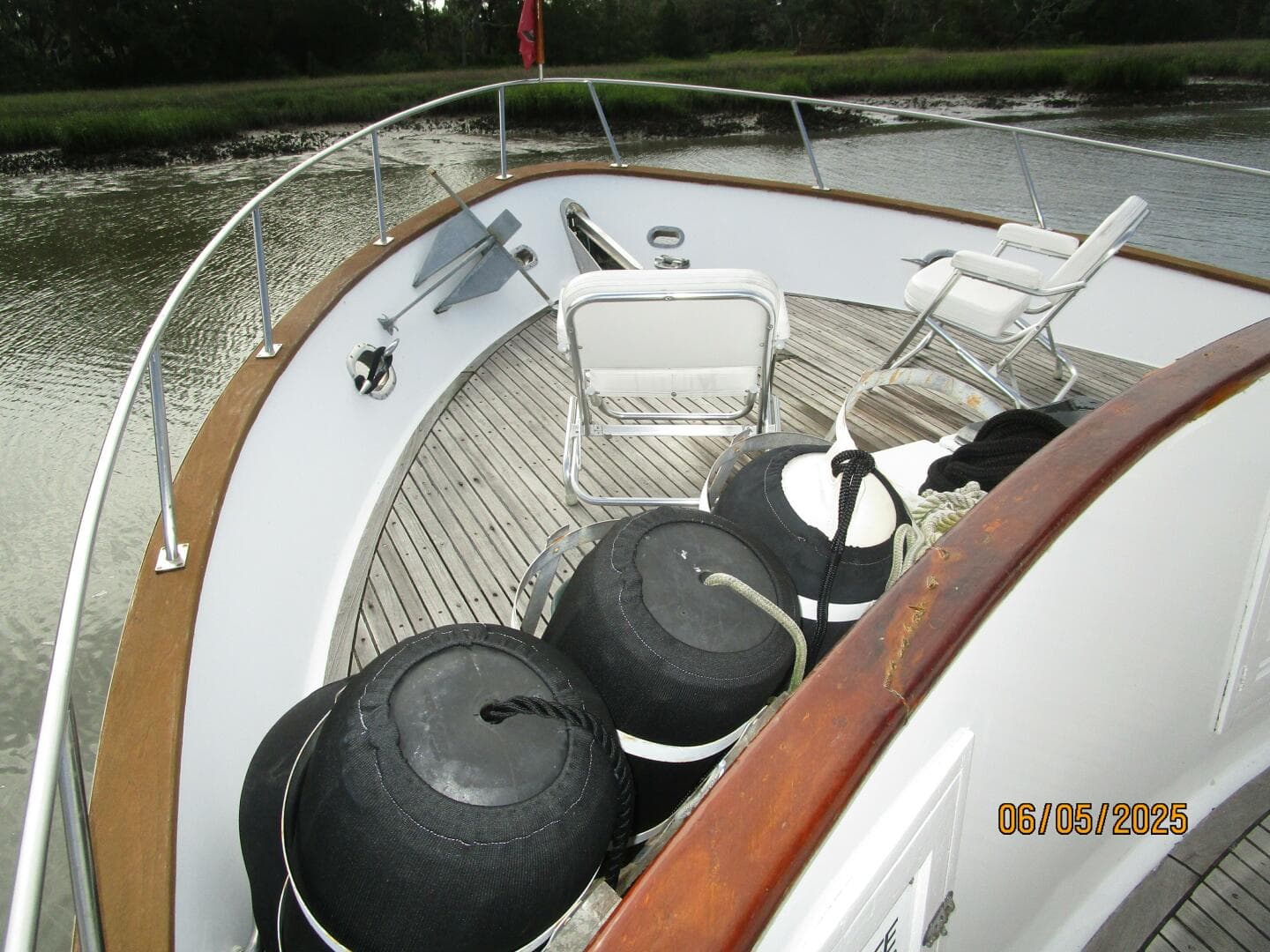 49' DeFever foredeck2