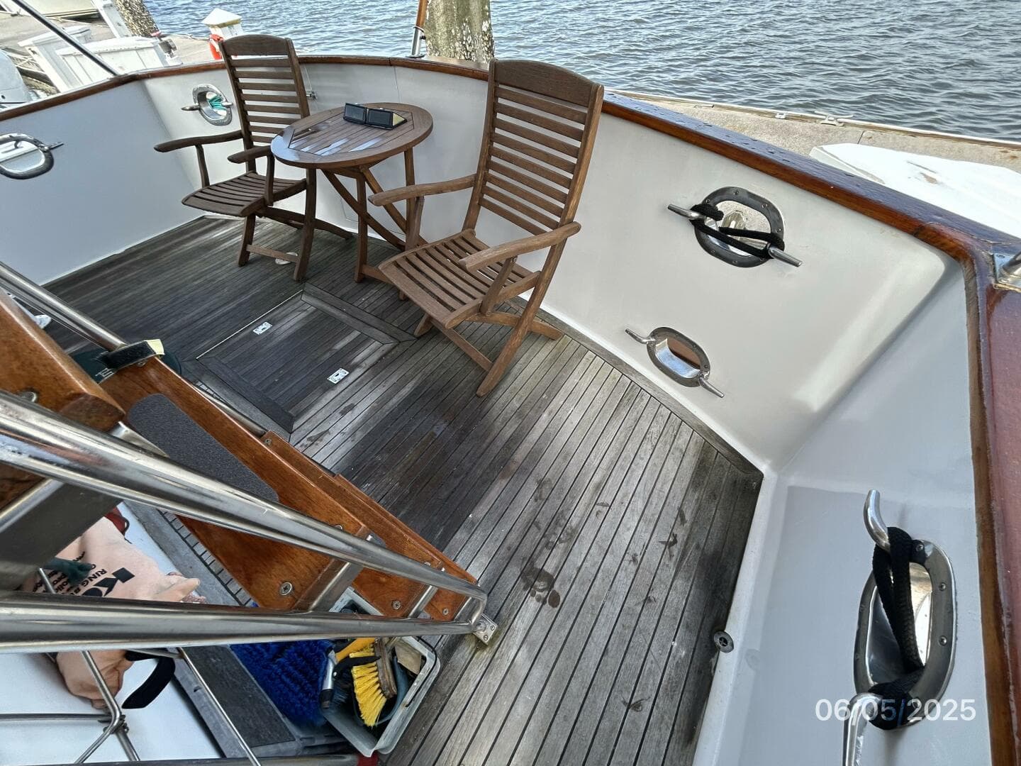 49' DeFever aftdeck1