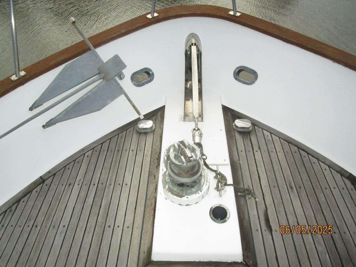 49' DeFever anchor windlass