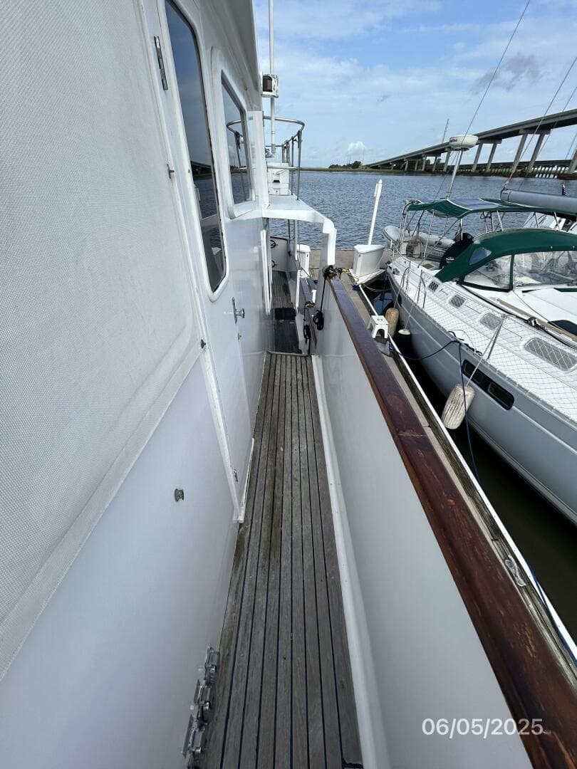 49' DeFever port side deck1