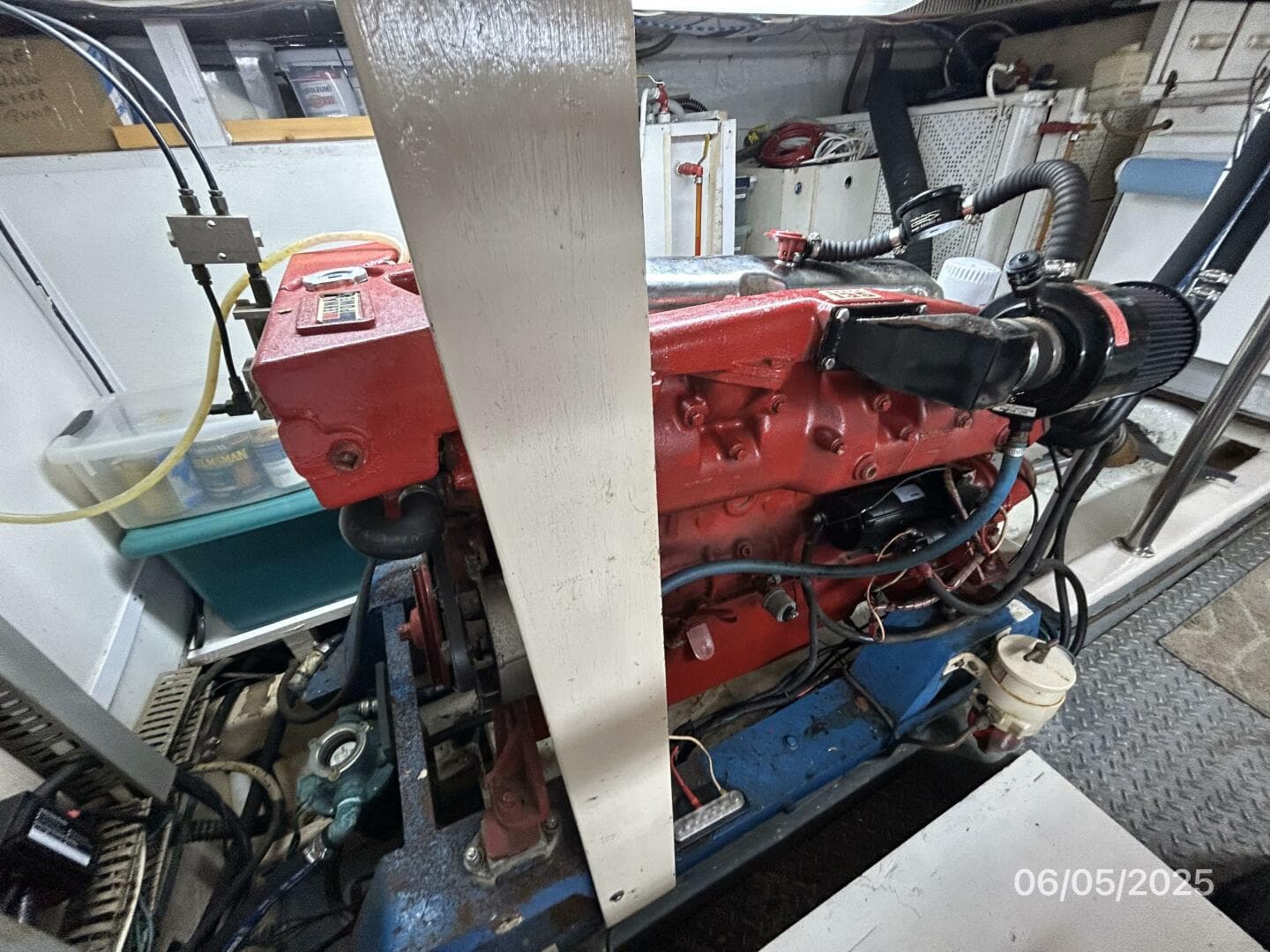 49' DeFever starboard main engine1