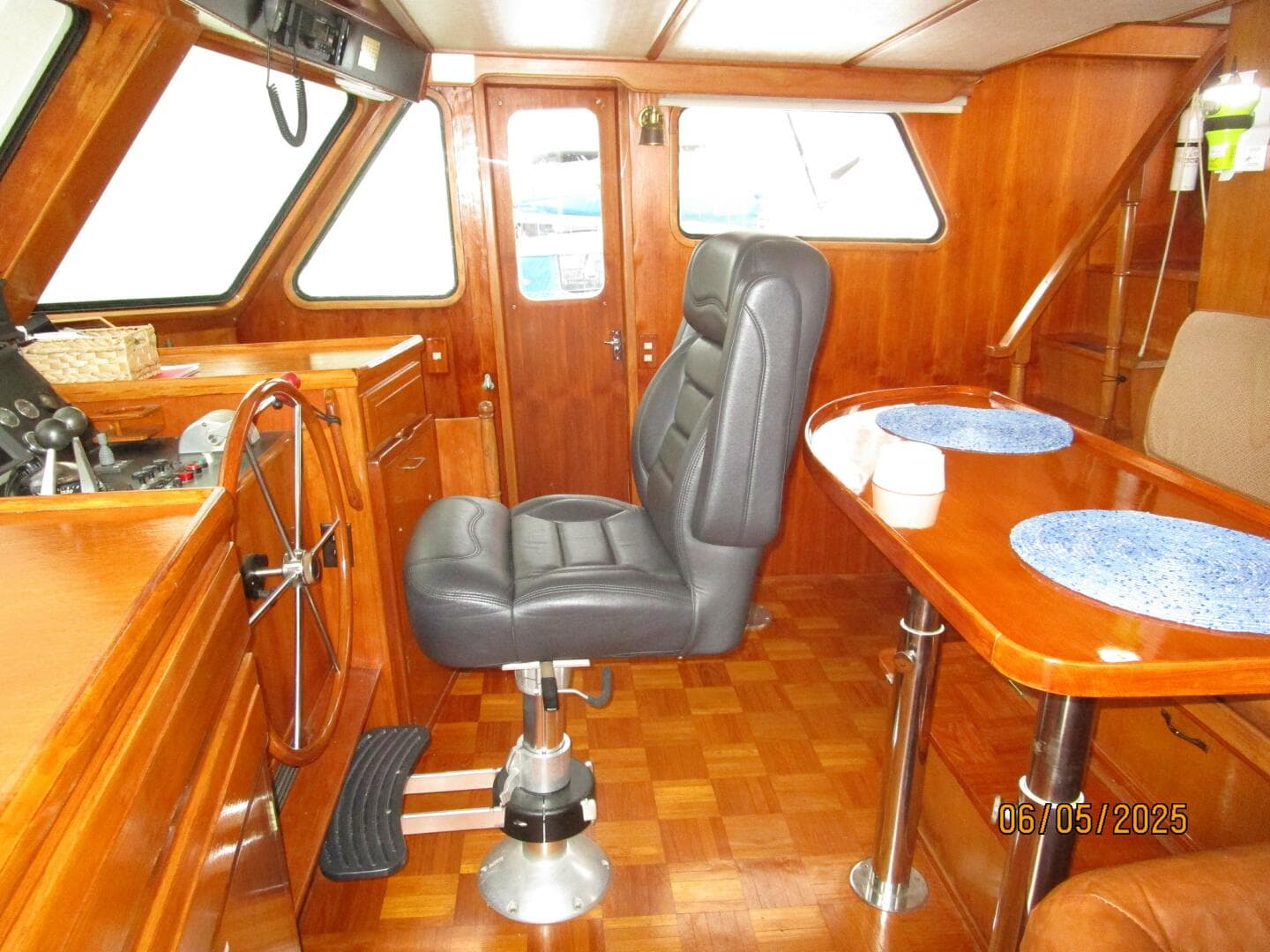 49' DeFever pilothouse starboard