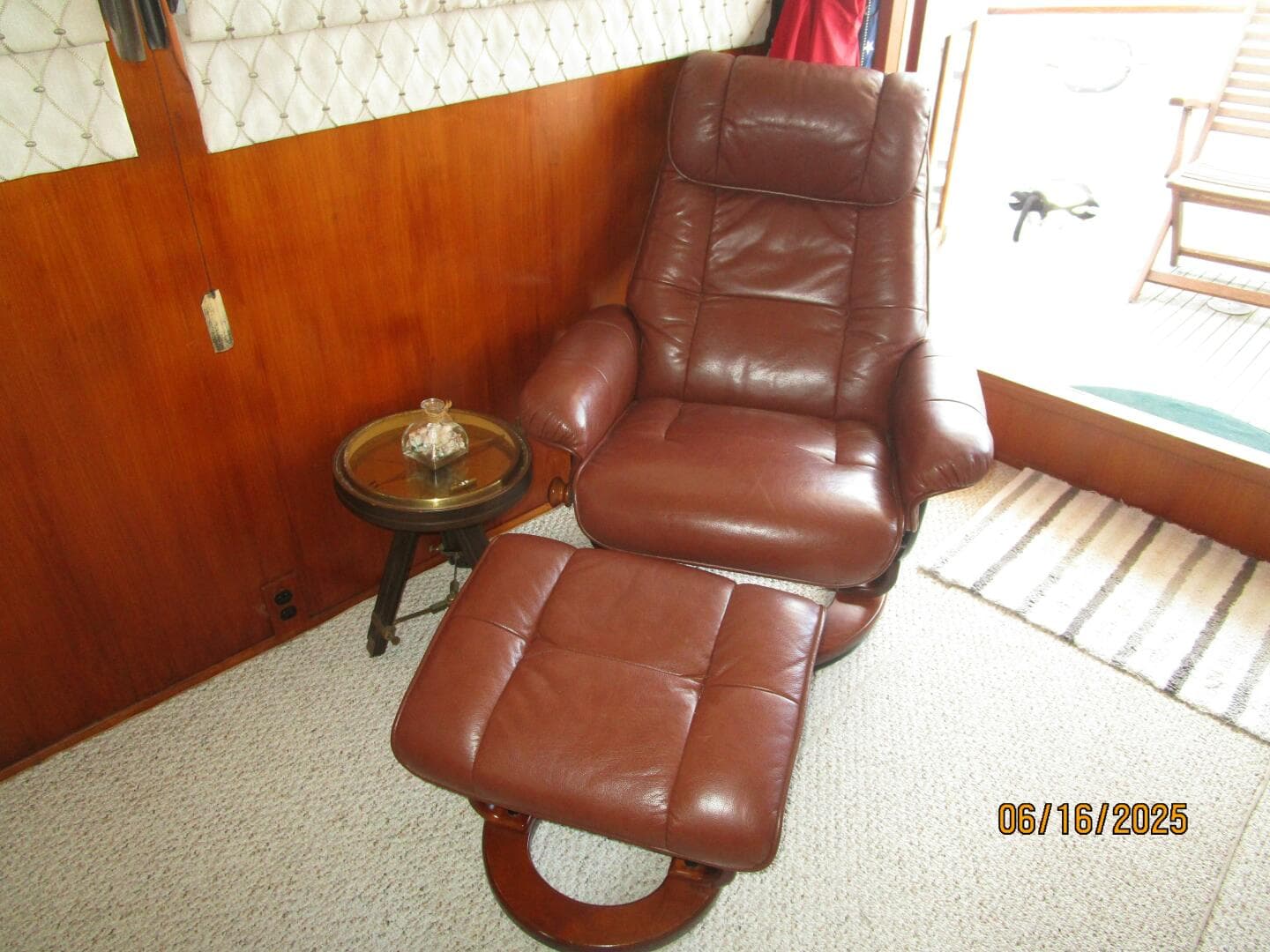 49' DeFever salon starboard seating