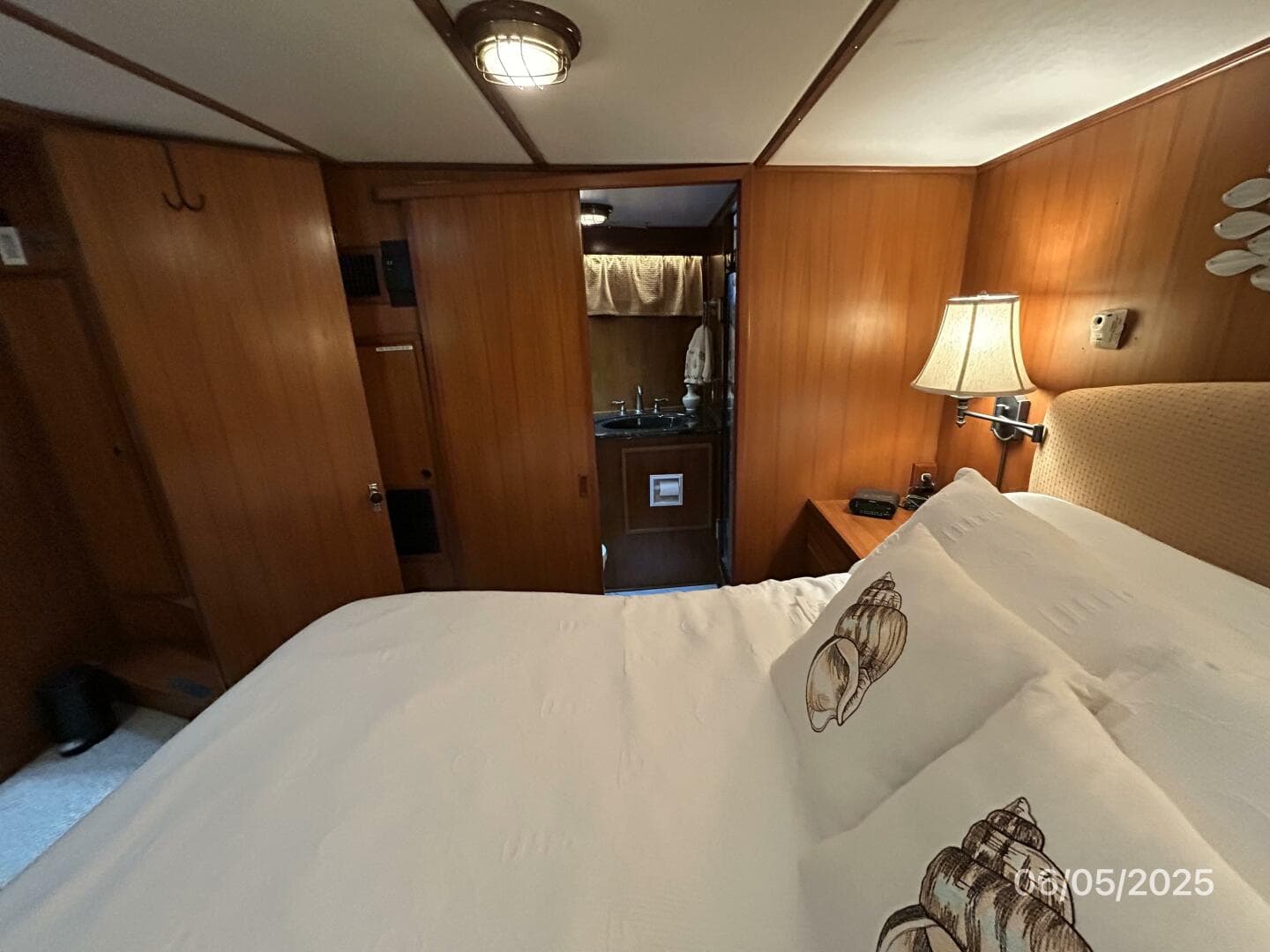49' DeFever master stateroom starboard