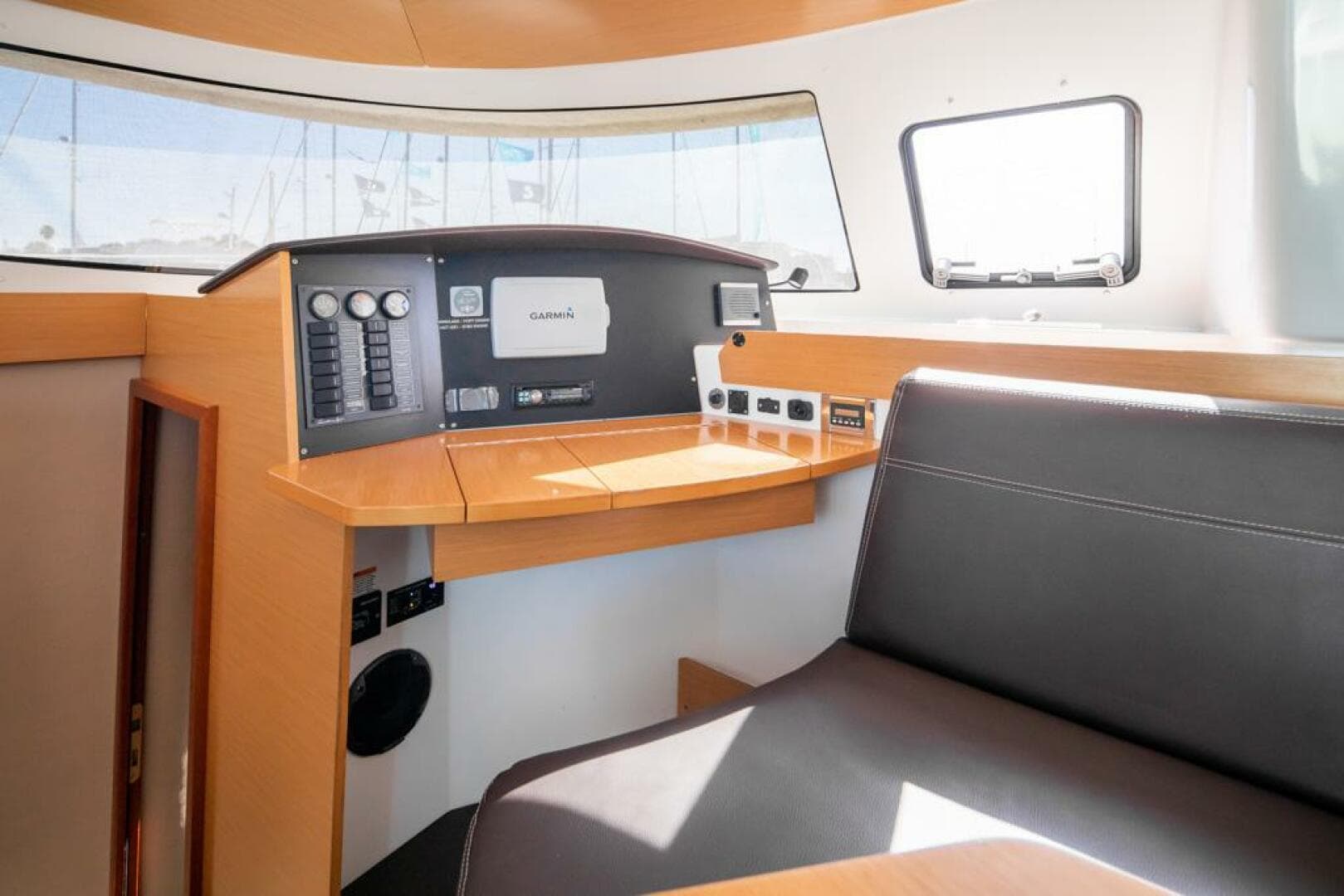 2013-fountaine-pajot-lipari-41-sail-9392749-20240517061351205-1_XLARGE.jpg