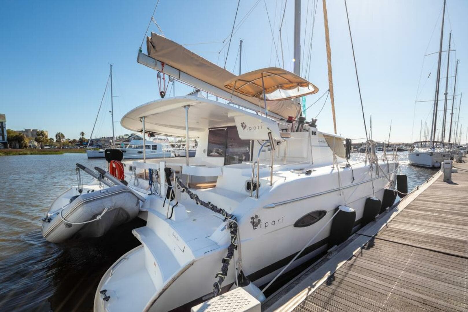 2013-fountaine-pajot-lipari-41-sail-9392749-20240517061252079-1_XLARGE.jpg
