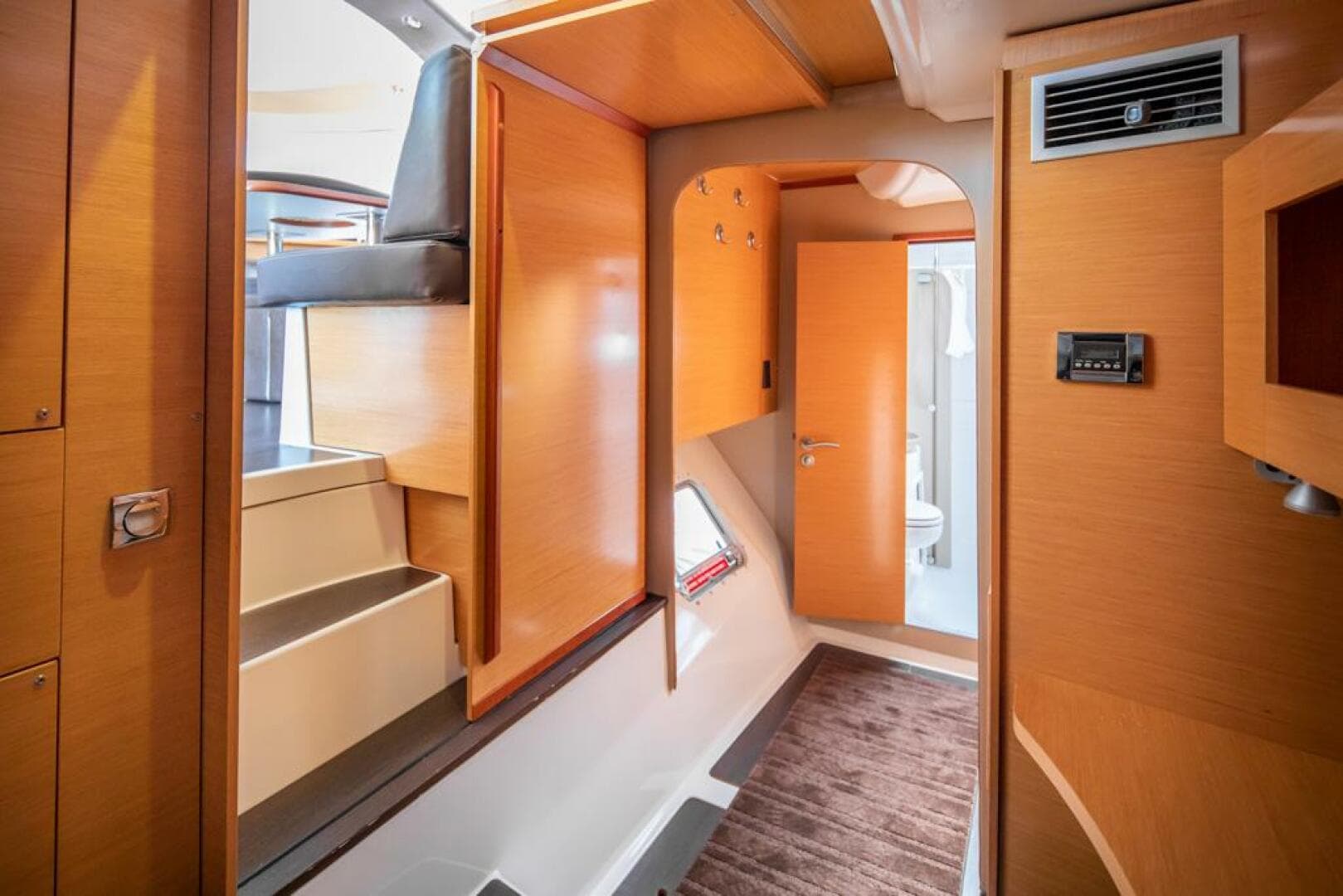 2013-fountaine-pajot-lipari-41-sail-9392749-20240517061415075-1_XLARGE.jpg
