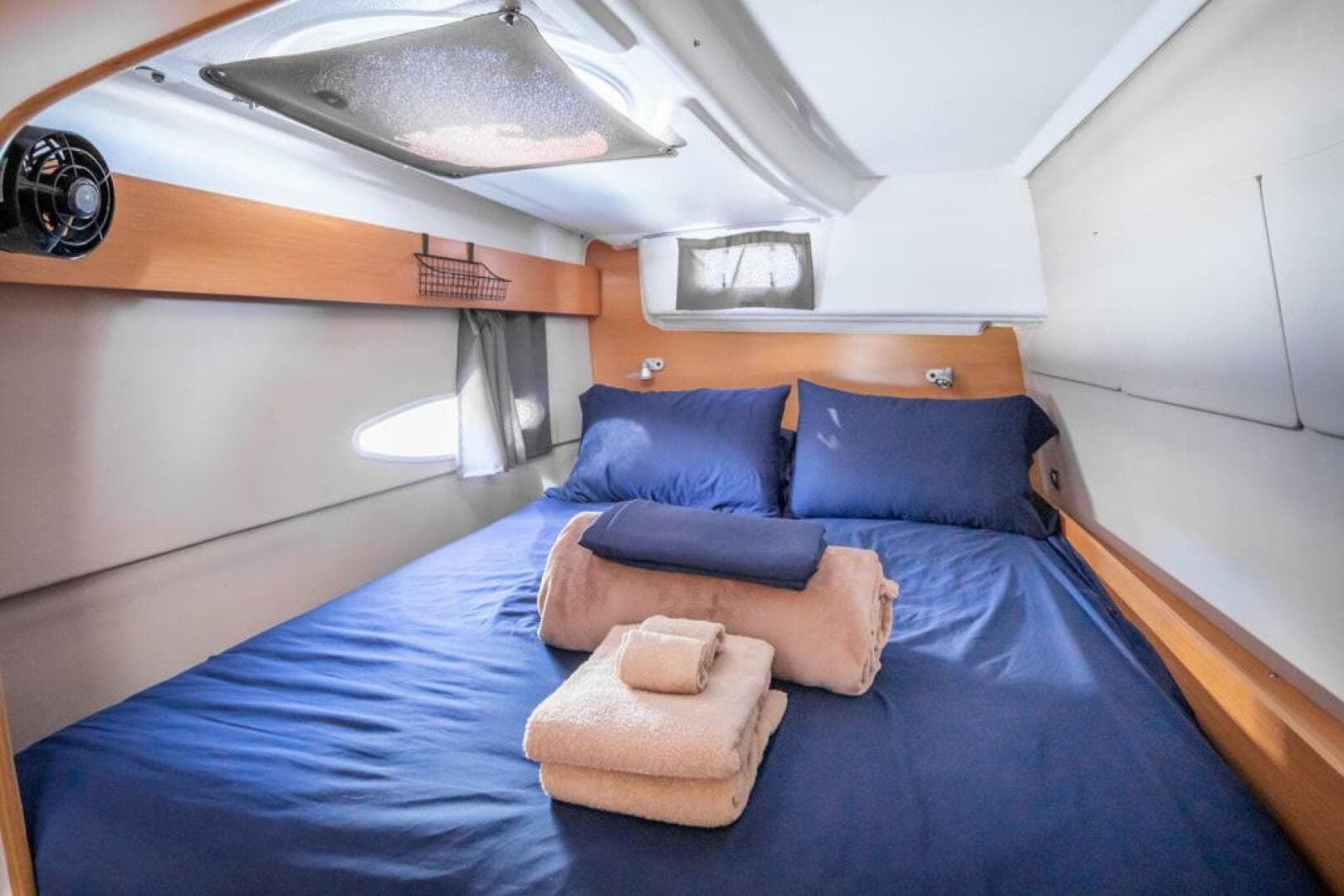 2013-fountaine-pajot-lipari-41-sail-9392749-20240517061421634-1_XLARGE.jpg