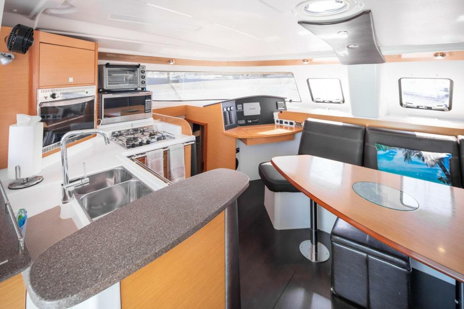 2013-fountaine-pajot-lipari-41-sail-9392749-20240517061337717-1_XLARGE.jpg