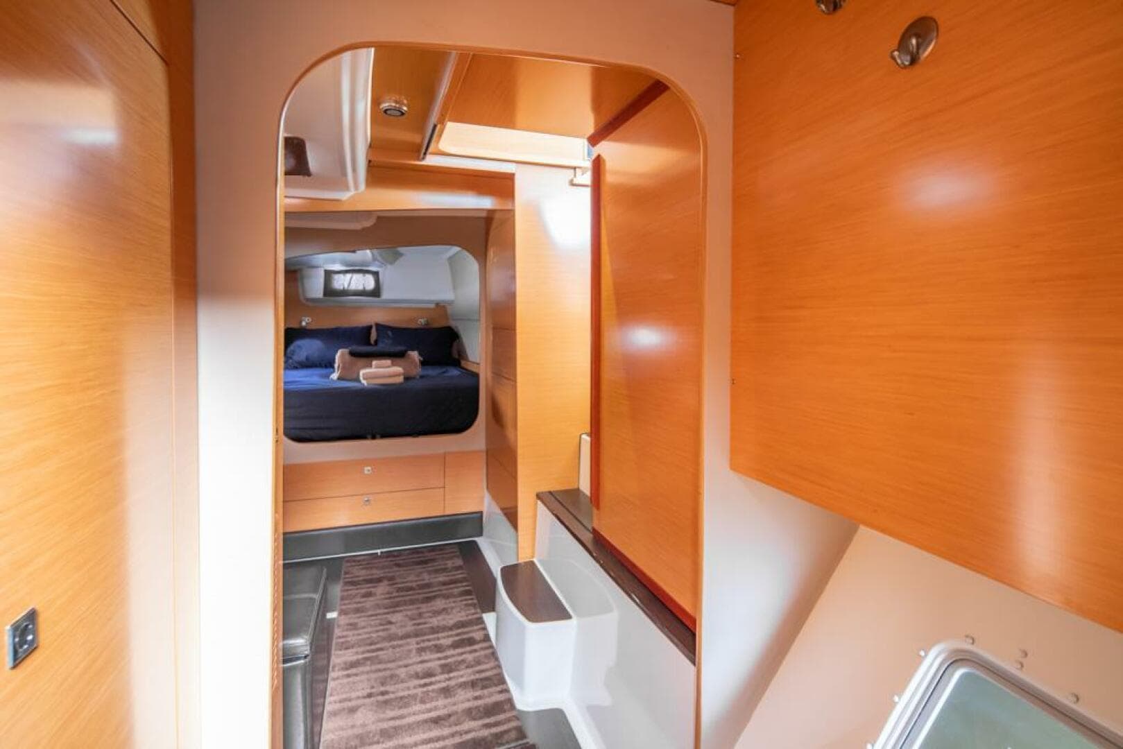 2013-fountaine-pajot-lipari-41-sail-9392749-20240517061444473-1_XLARGE.jpg