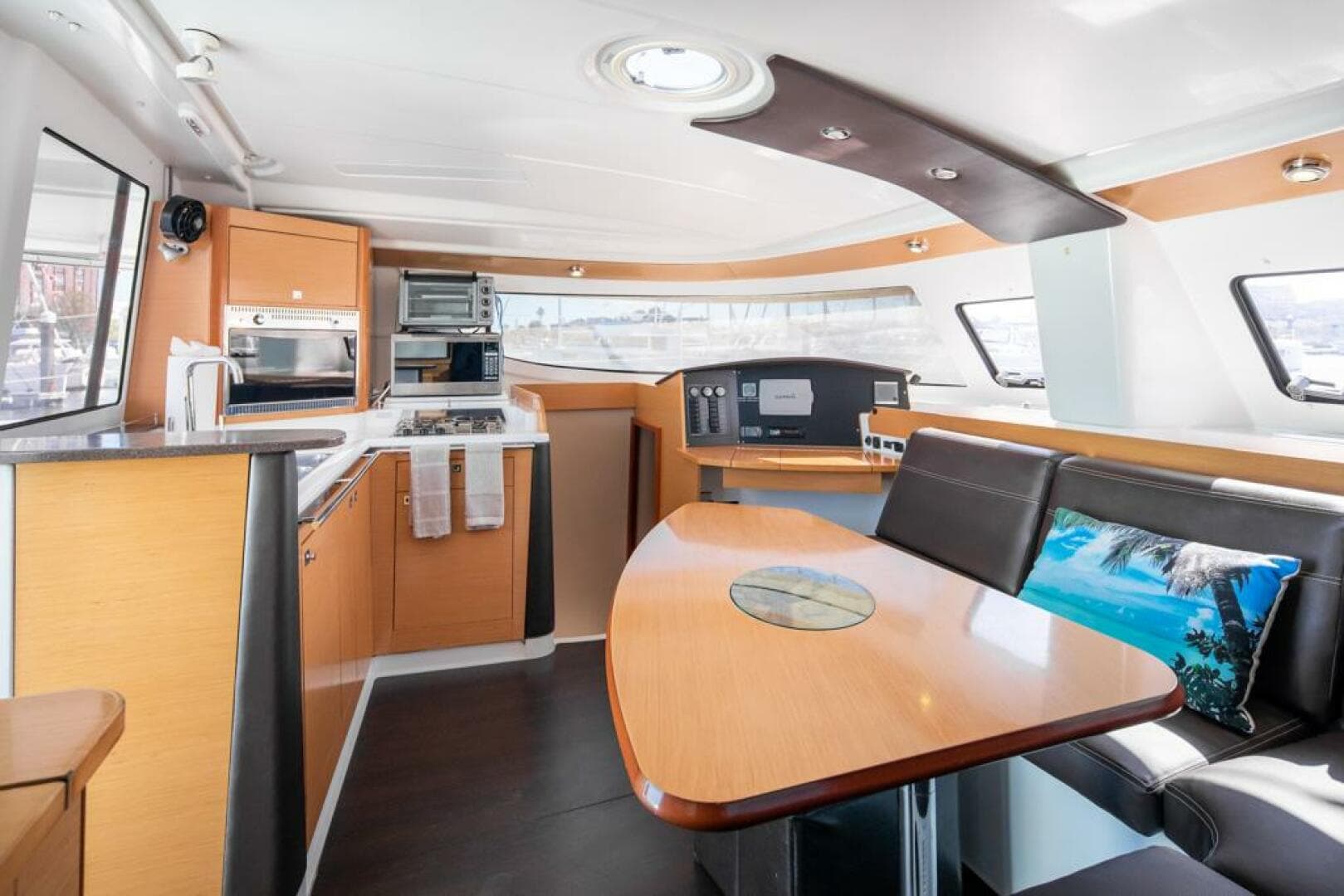 2013-fountaine-pajot-lipari-41-sail-9392749-20240517061344283-1_XLARGE.jpg
