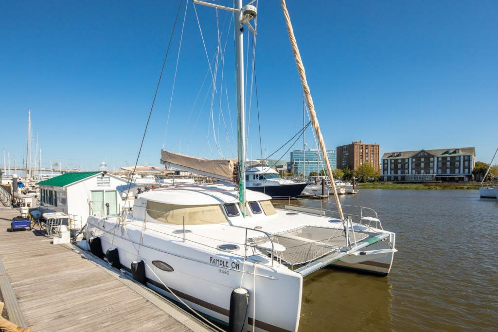 2013-fountaine-pajot-lipari-41-sail-9392749-20240517061212608-1_XLARGE.jpg
