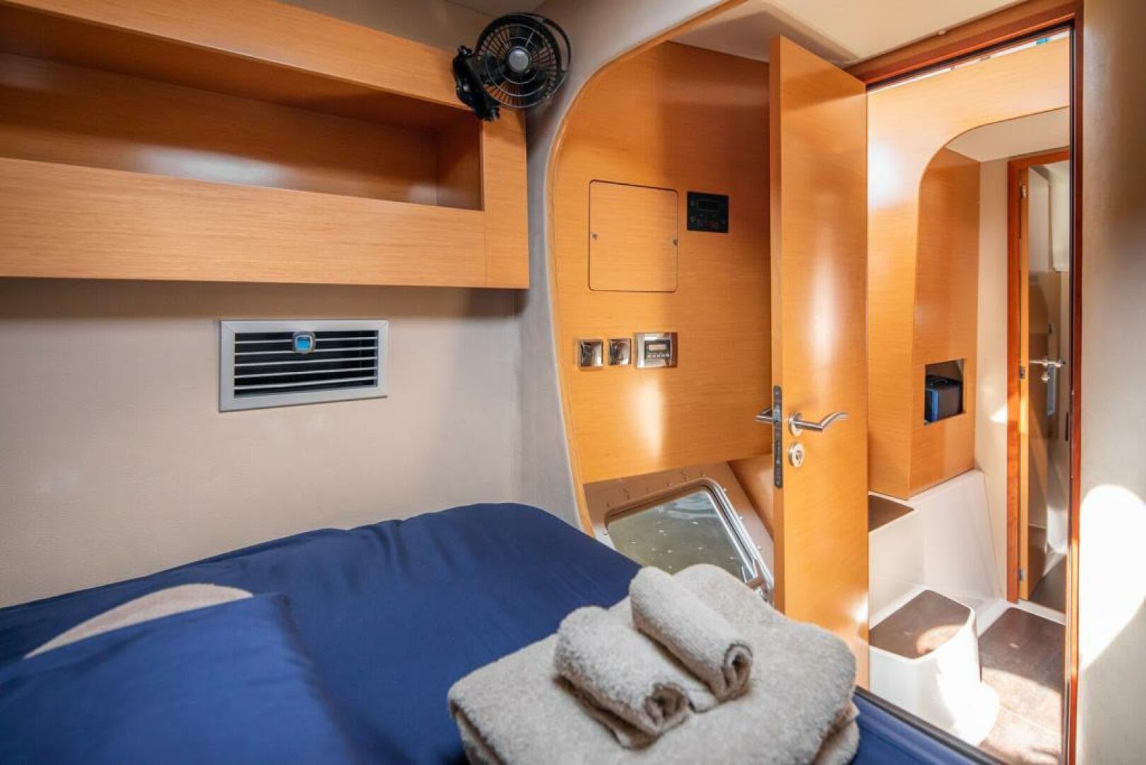 2013-fountaine-pajot-lipari-41-sail-9392749-20240517061506899-1_XLARGE.jpg