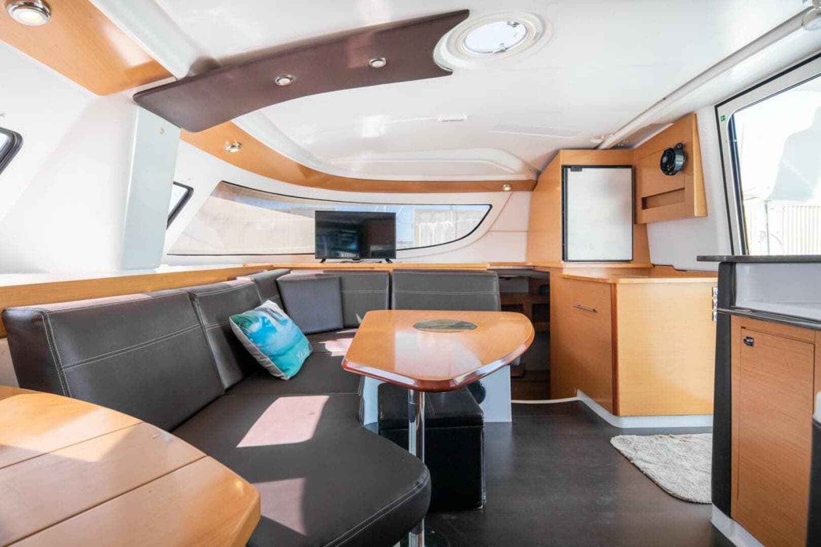 2013-fountaine-pajot-lipari-41-sail-9392749-20240517061357187-1_XLARGE.jpg