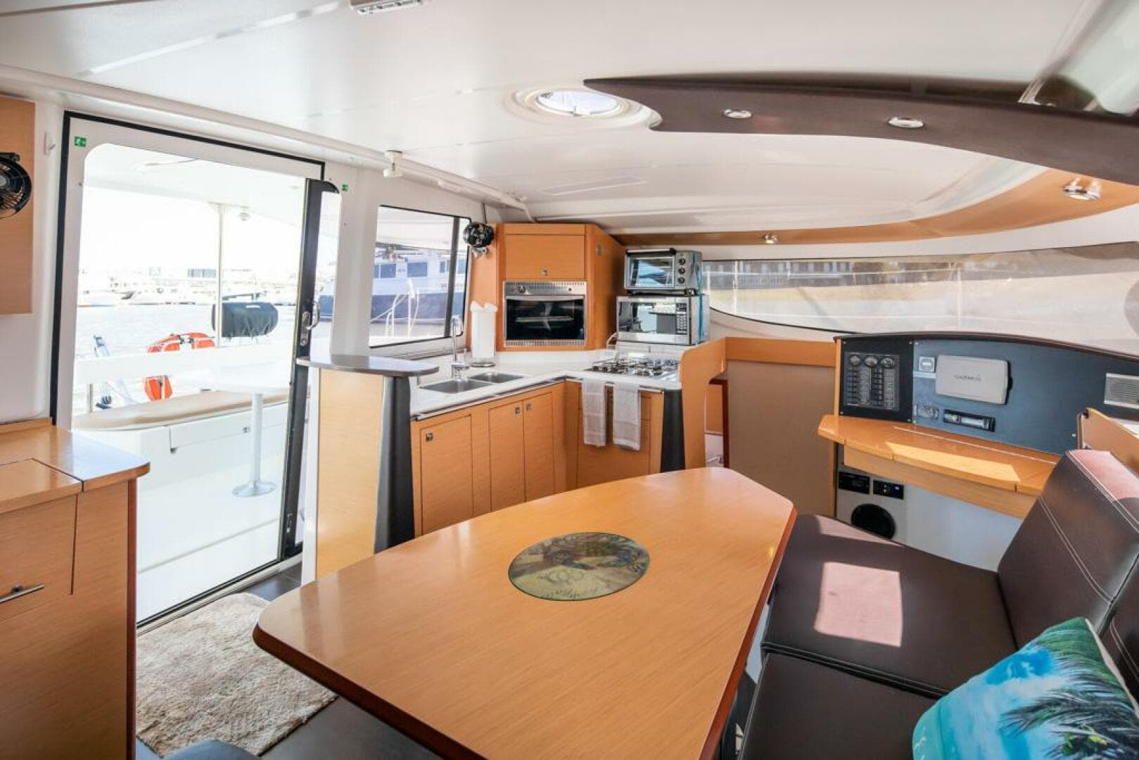 2013-fountaine-pajot-lipari-41-sail-9392749-20240517061347726-1_XLARGE.jpg