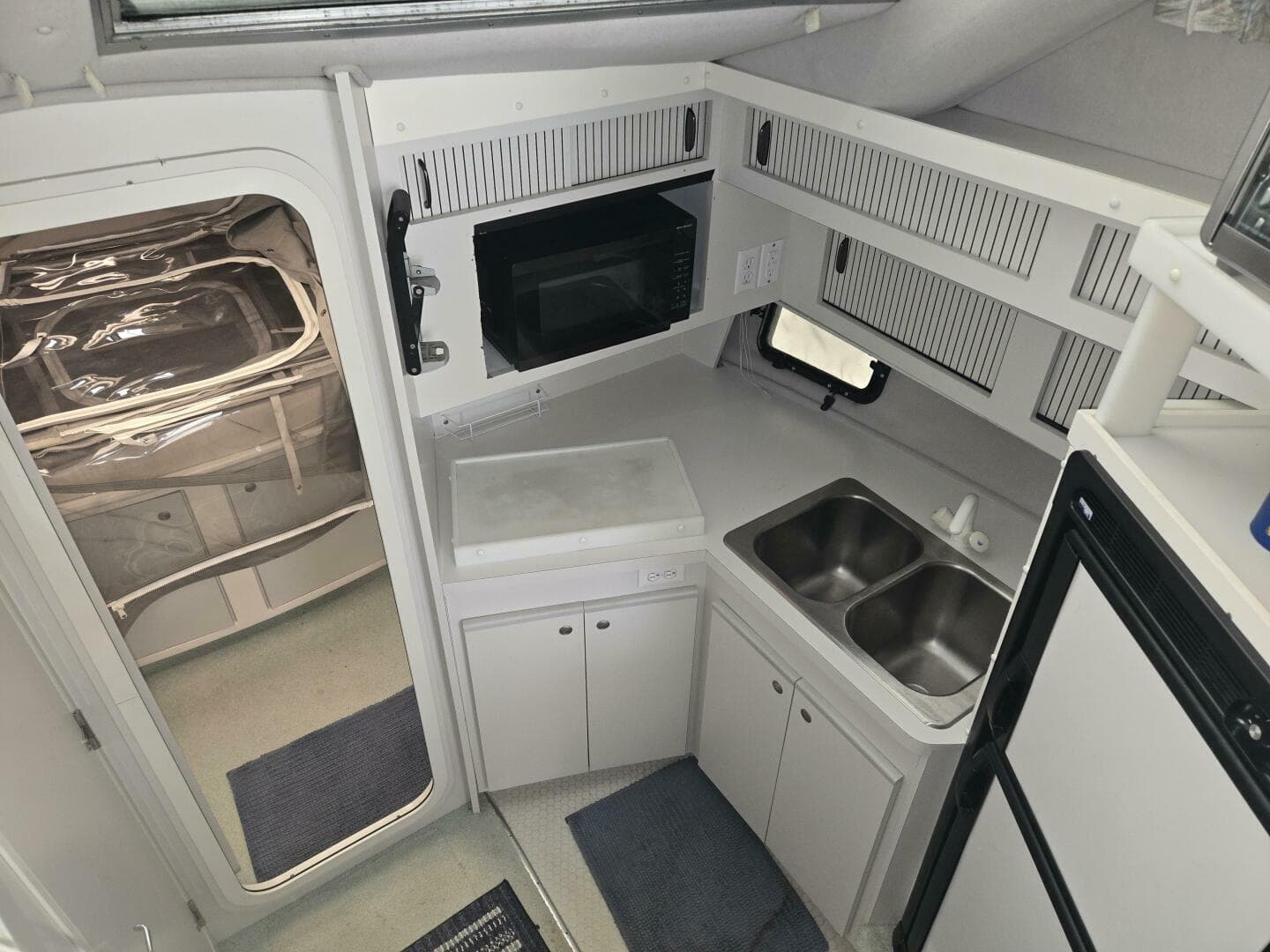 1994 Cruisers Yachts 3380