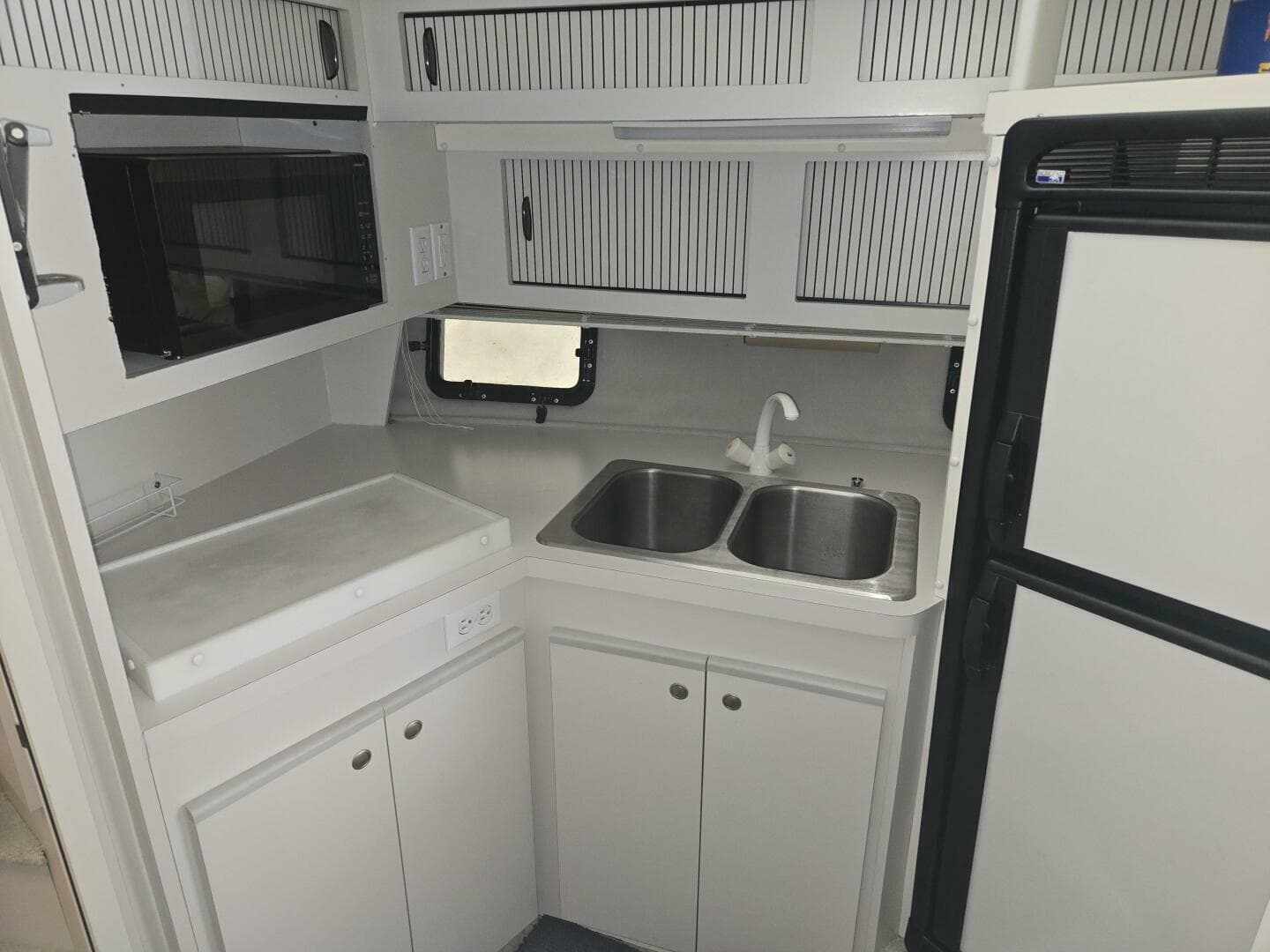 1994 Cruisers Yachts 3380