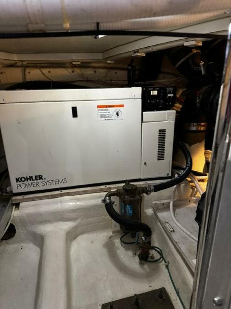 2004 Carver 360 Sport Sedan