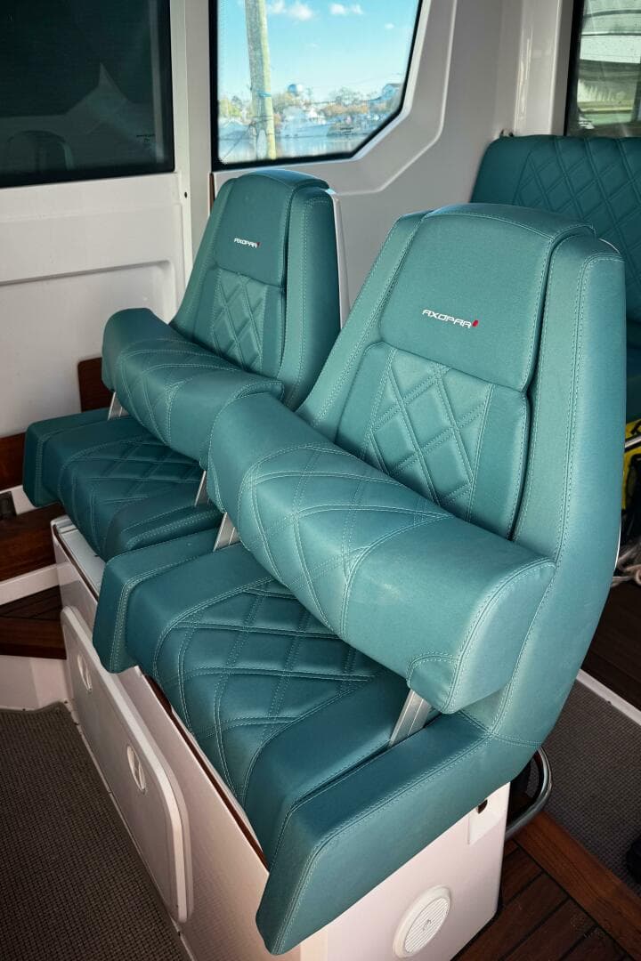 2023 Axopar 28 CABIN