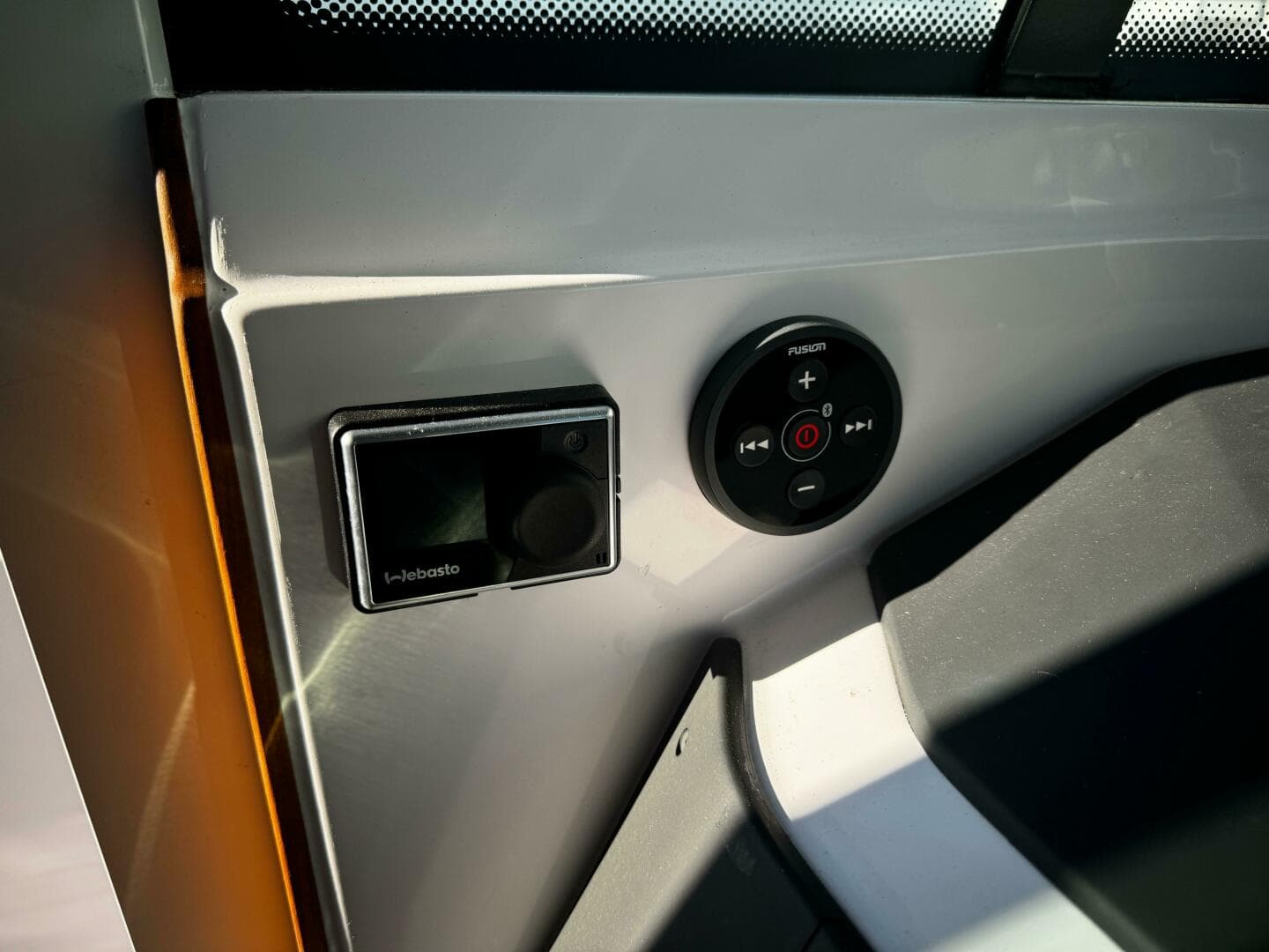 2023 Axopar 28 CABIN