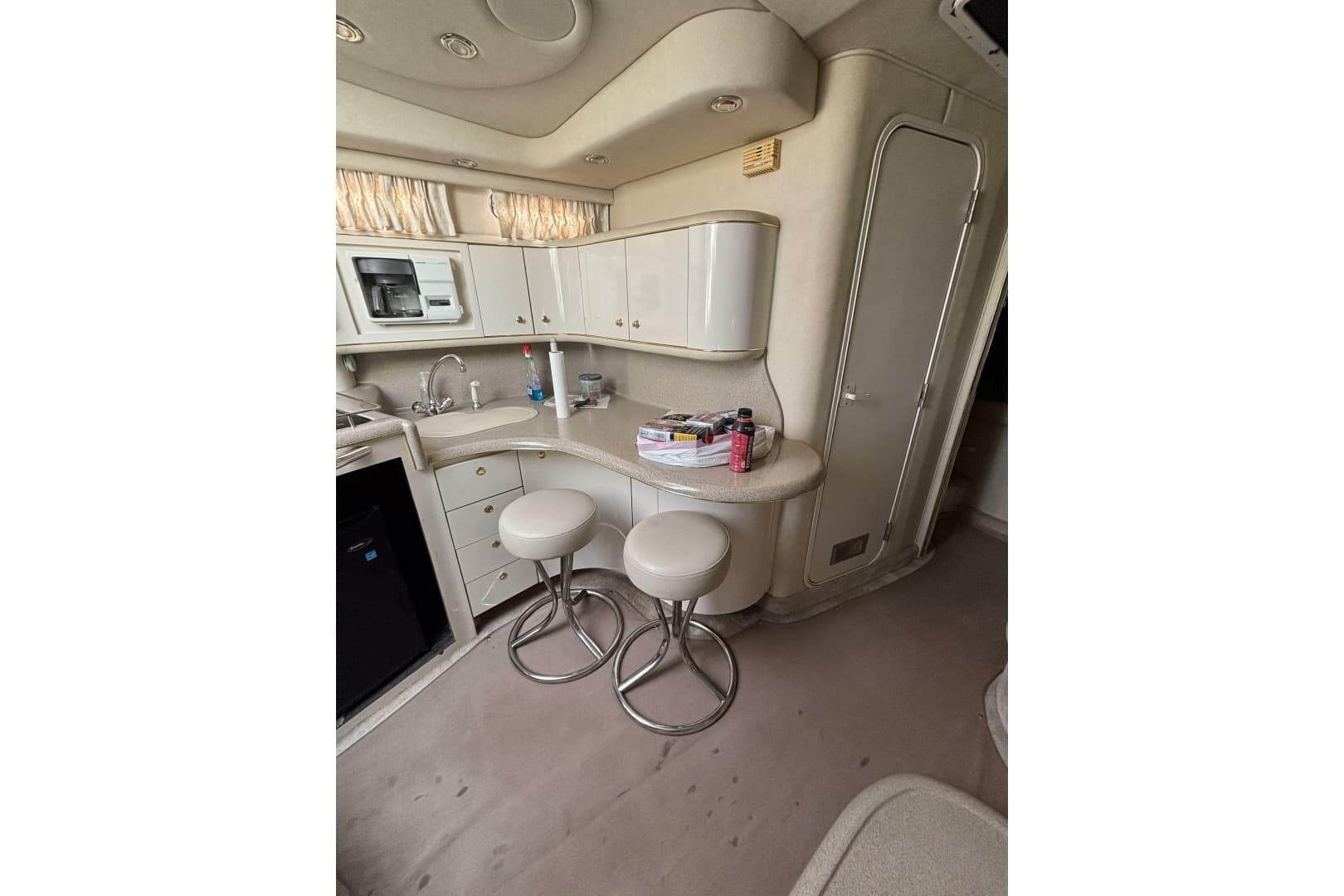 1997 Sea Ray 370 Sundancer