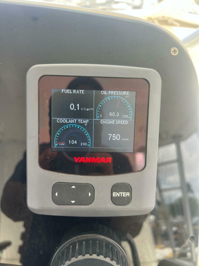 1997 Pursuit 3000 Offshore Express