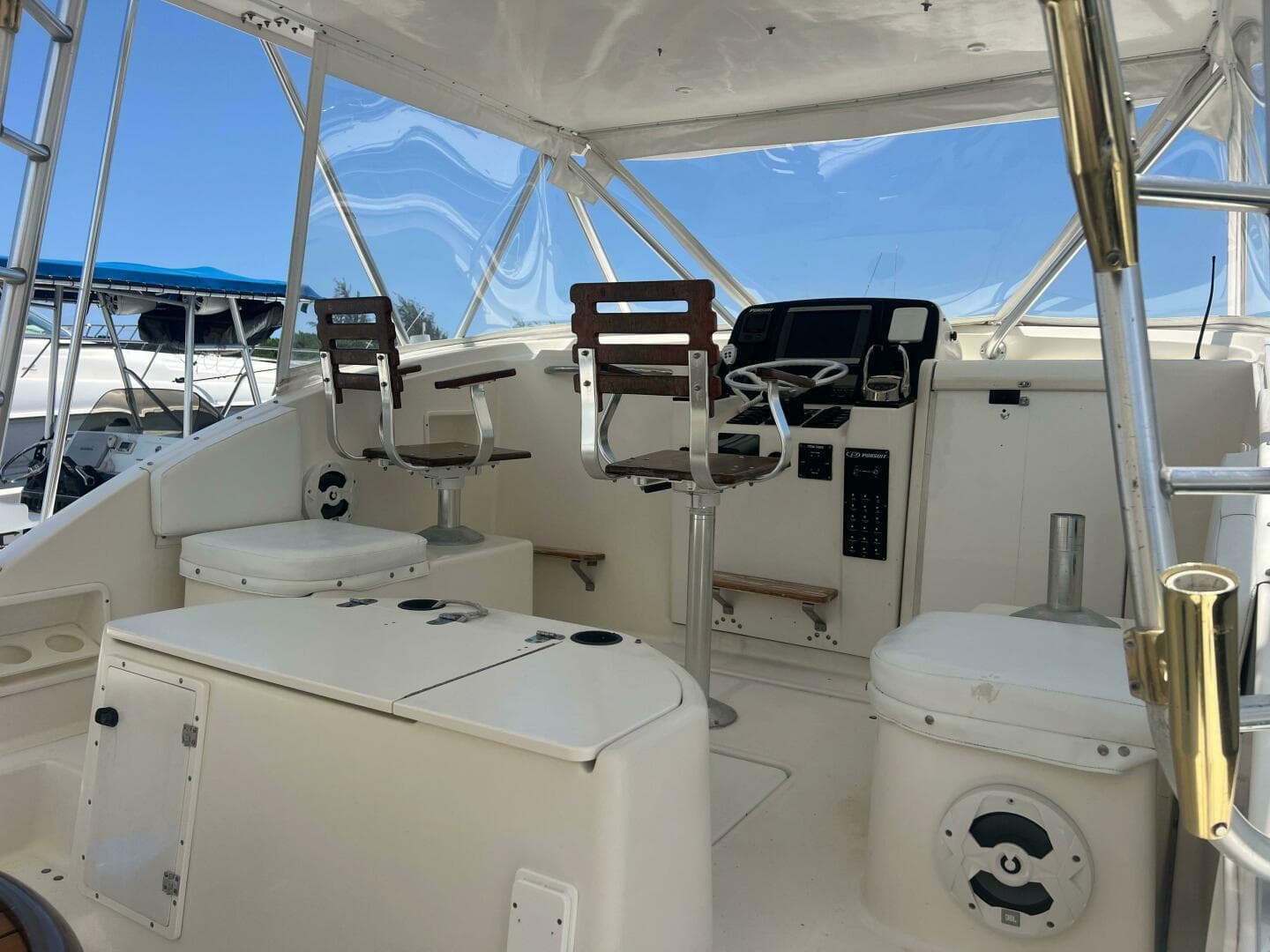 1997 Pursuit 3000 Offshore Express