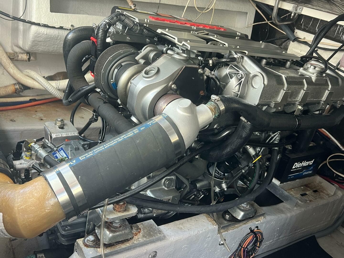 1997 Pursuit 3000 Offshore Express