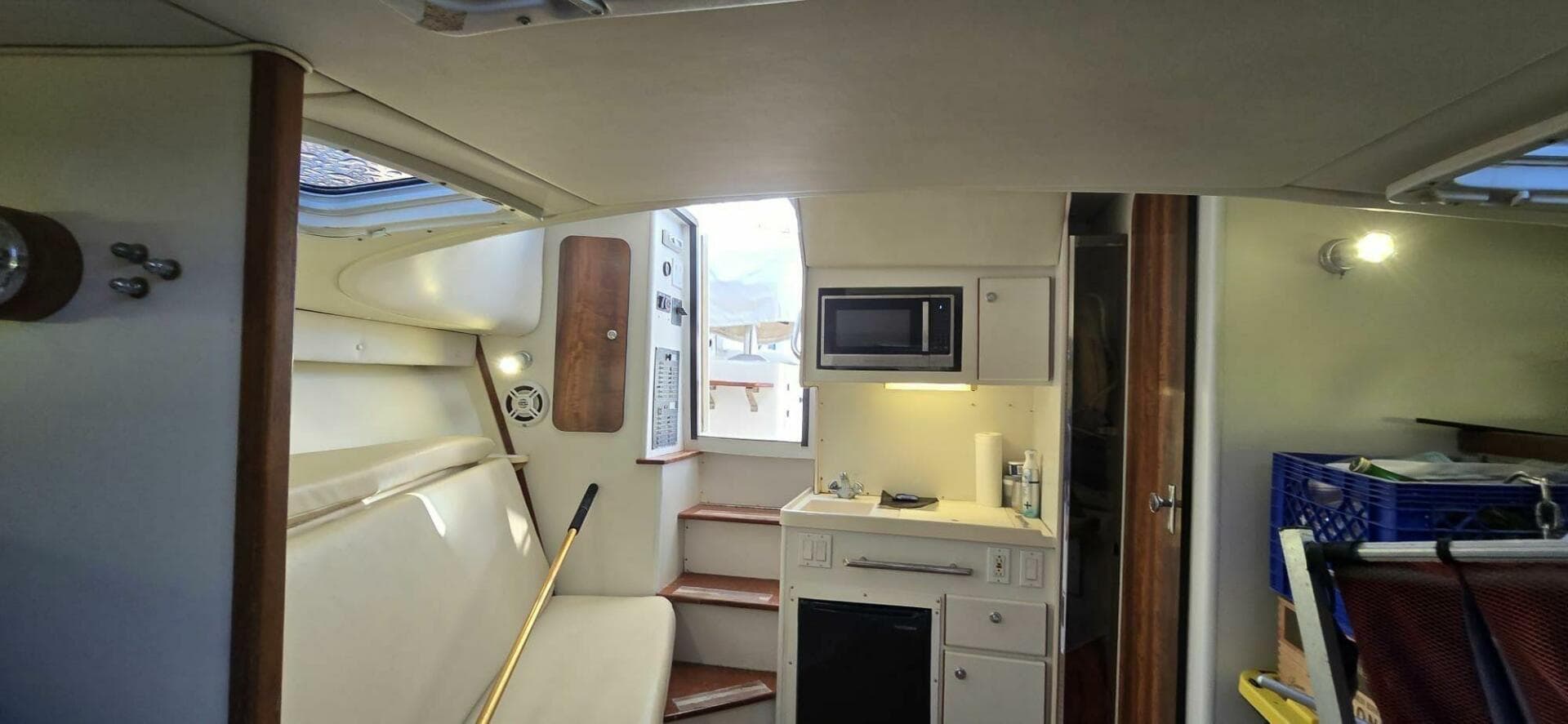 1997 Pursuit 3000 Offshore Express
