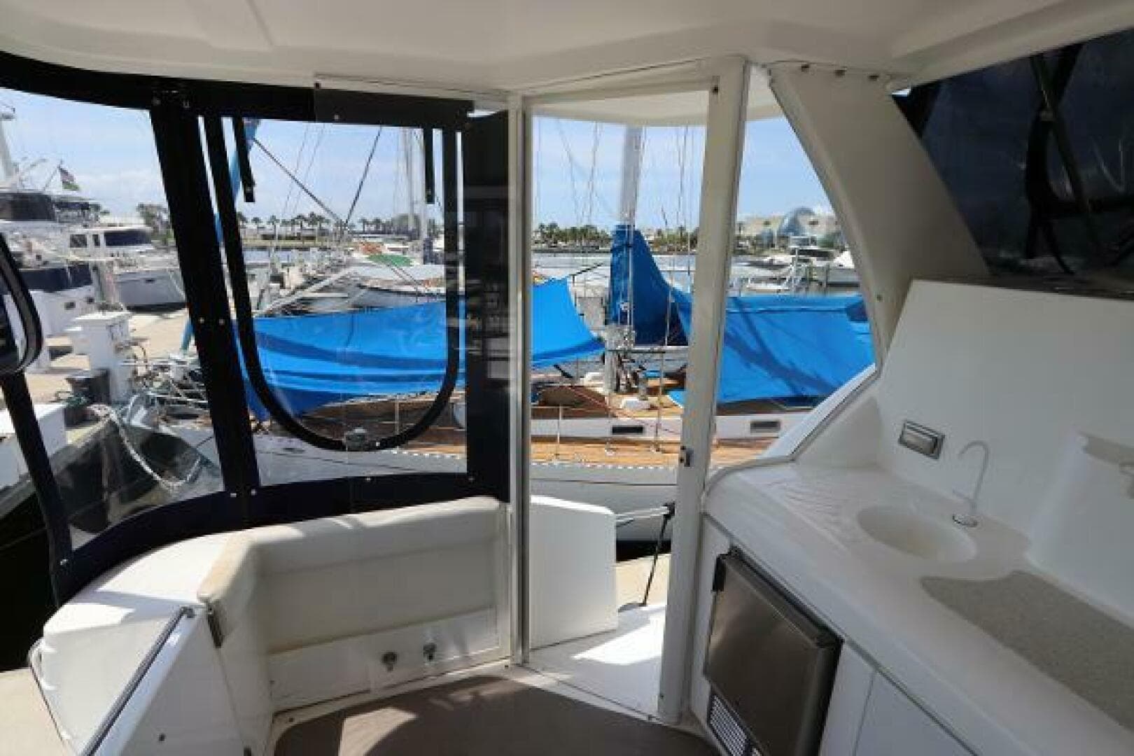 1999 Cruisers Yachts 3750 Motor Yacht