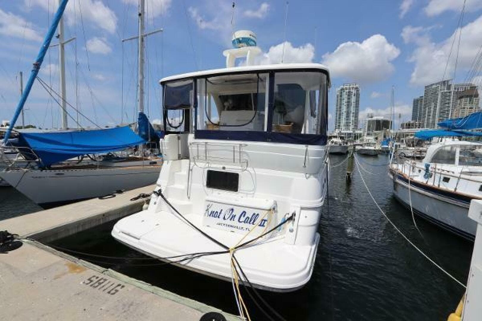 1999 Cruisers Yachts 3750 Motor Yacht